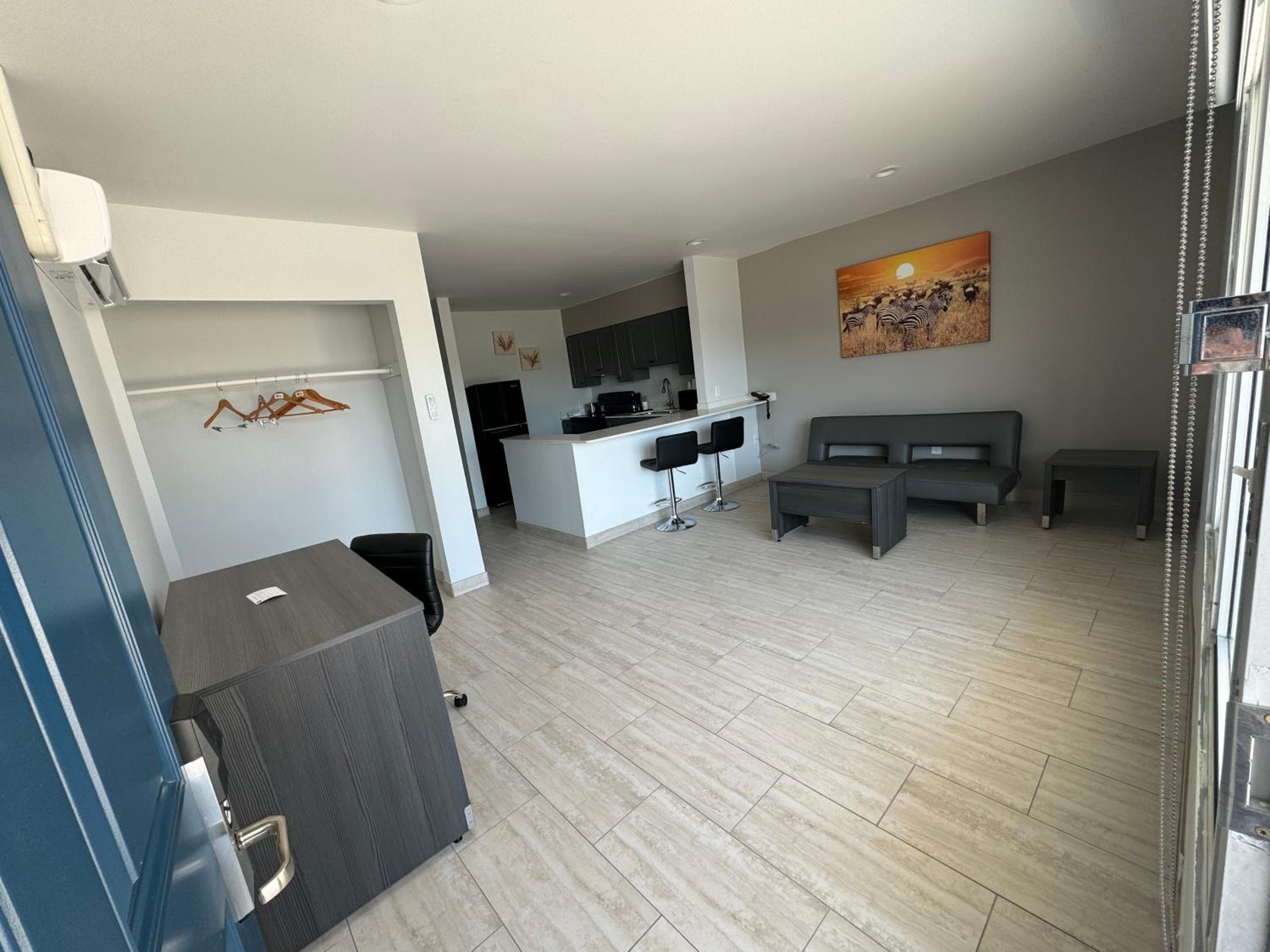 Englewood Inn & Suites