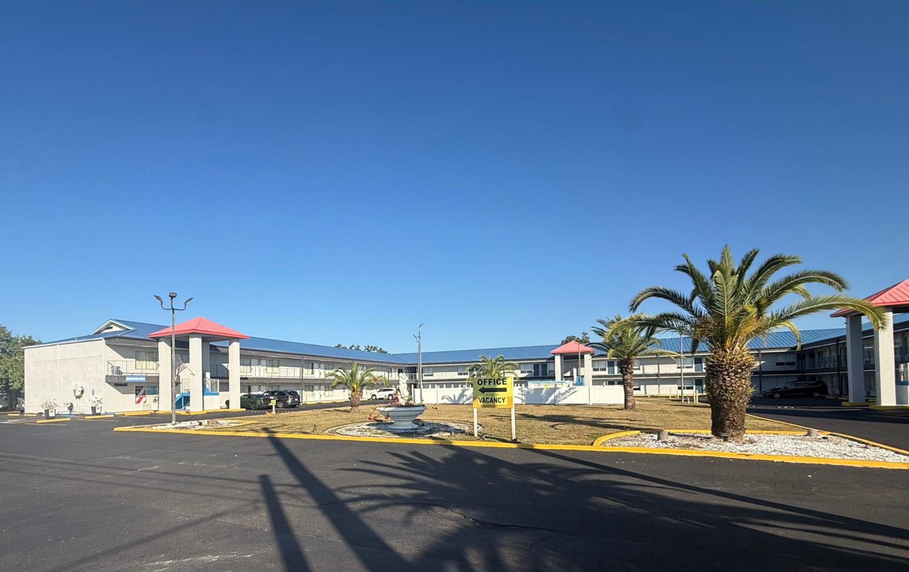 Englewood Inn & Suites