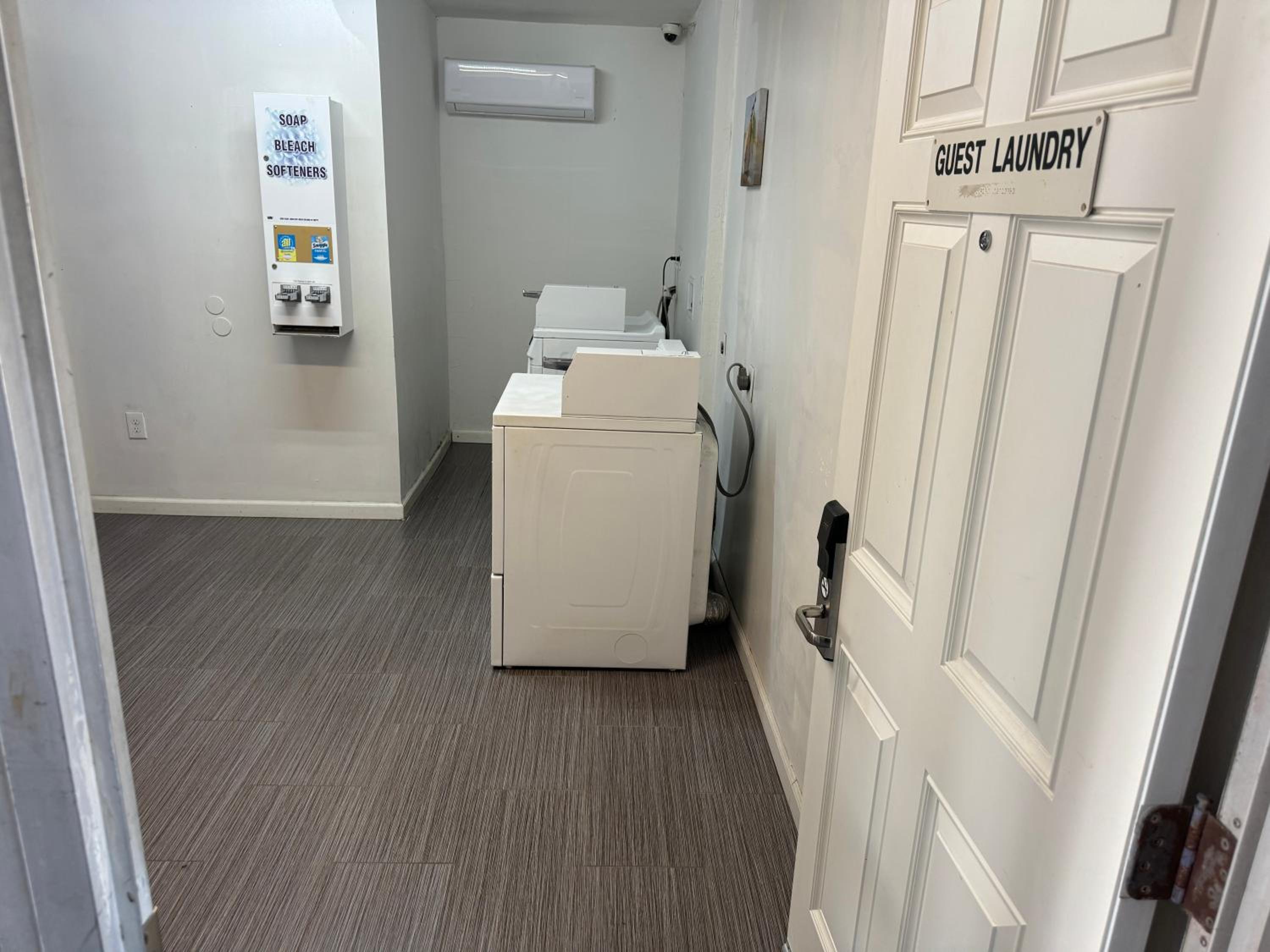 Englewood Inn & Suites
