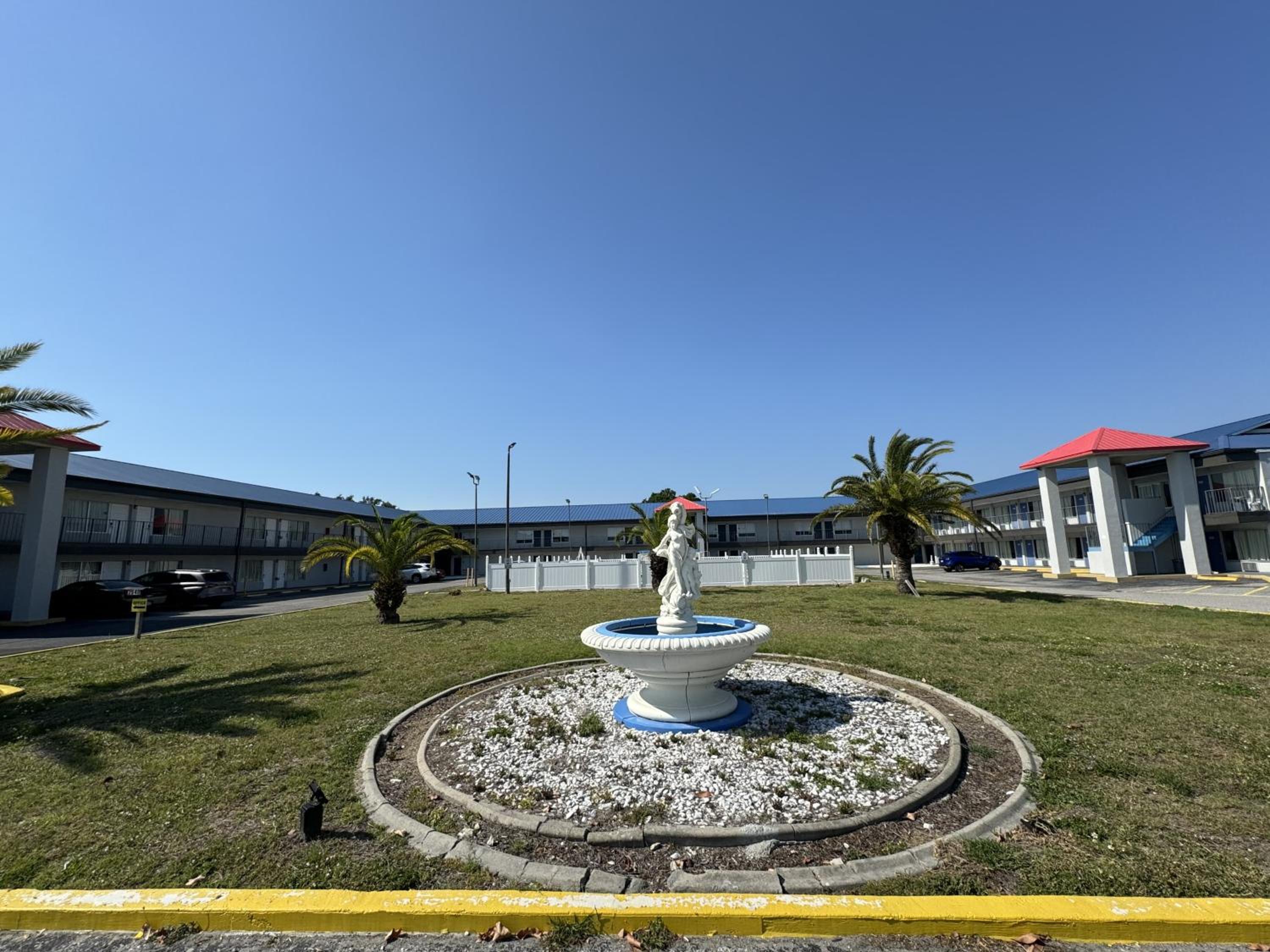 Englewood Inn & Suites