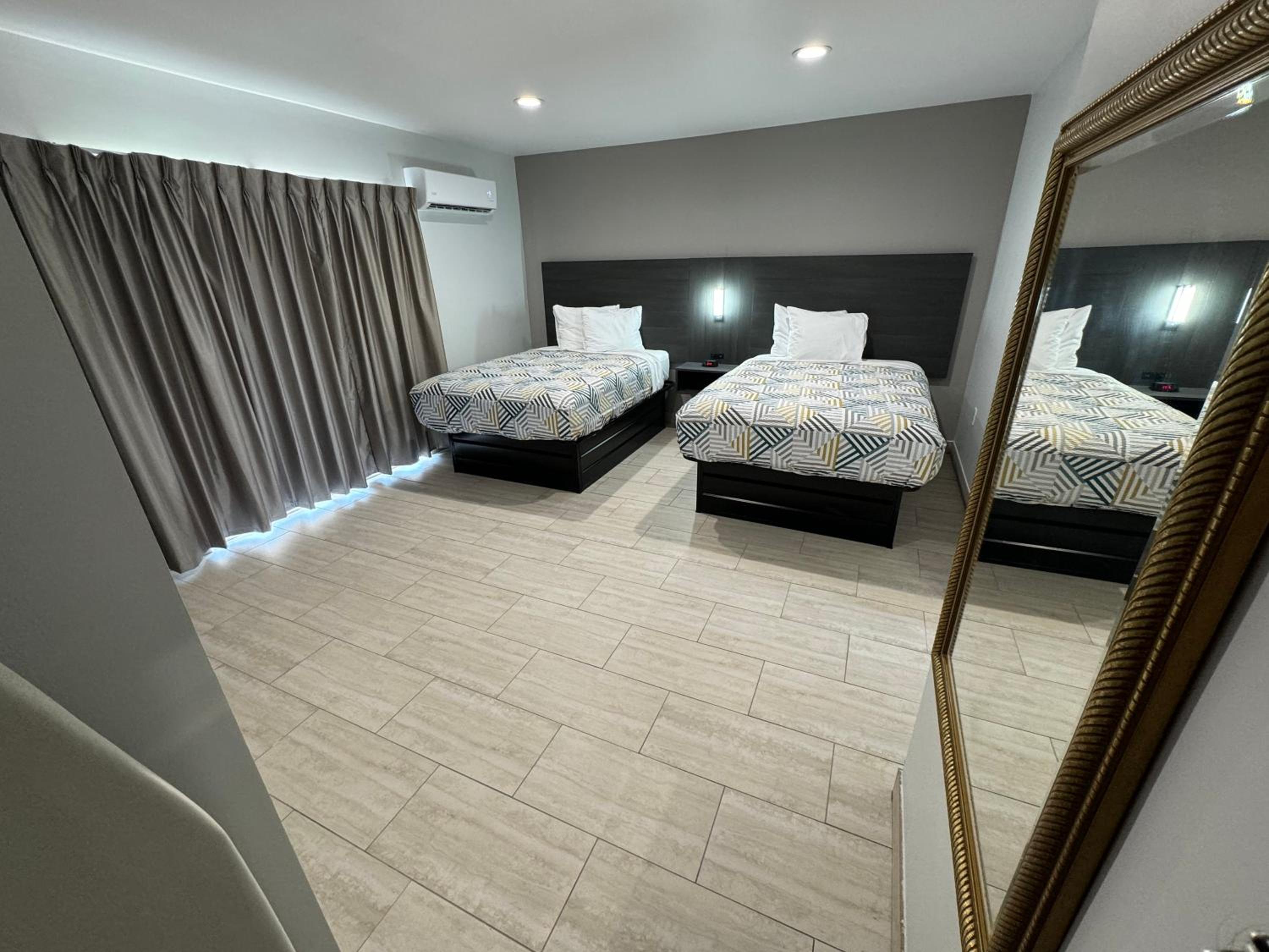 Englewood Inn & Suites