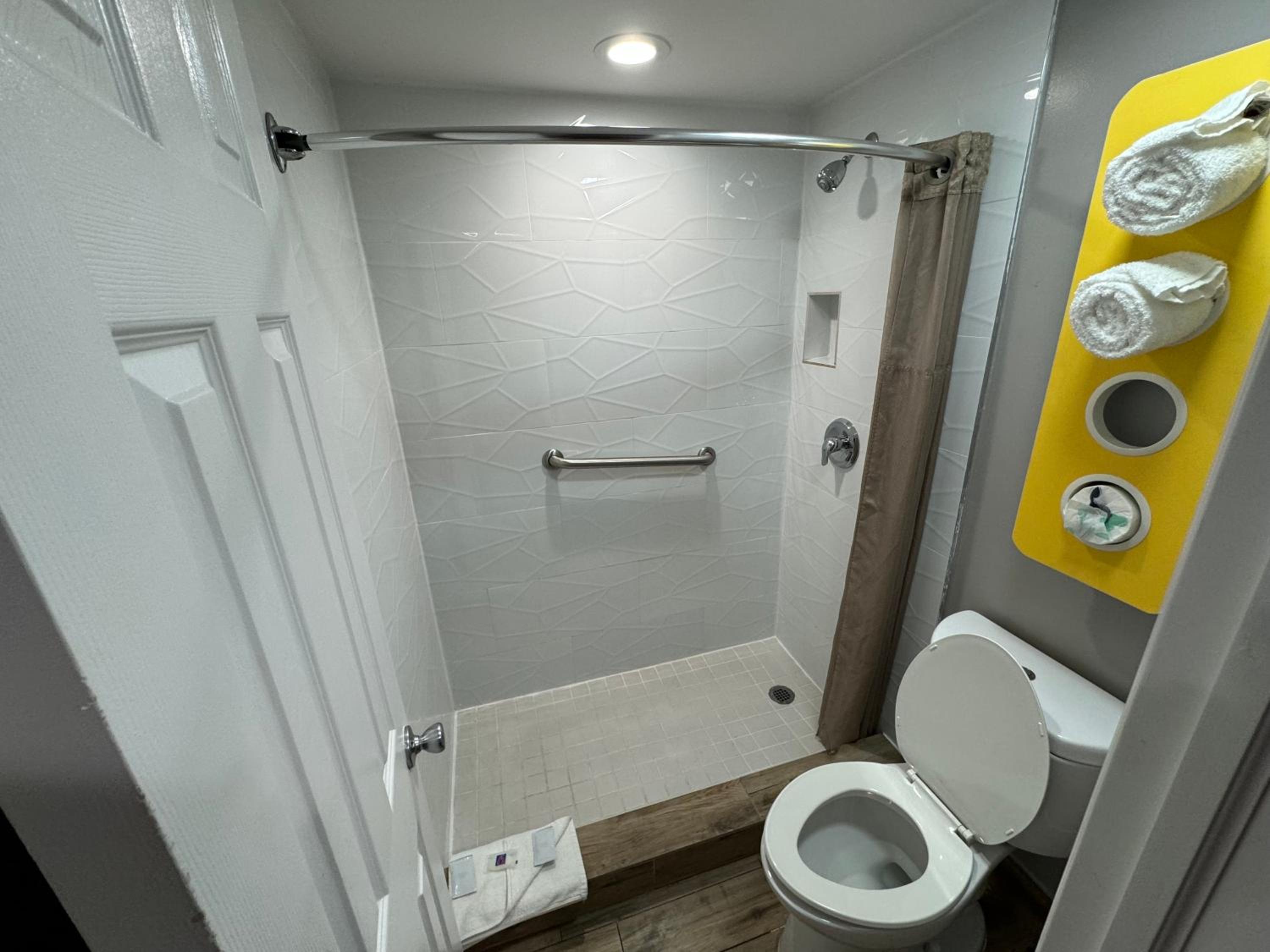 Englewood Inn & Suites