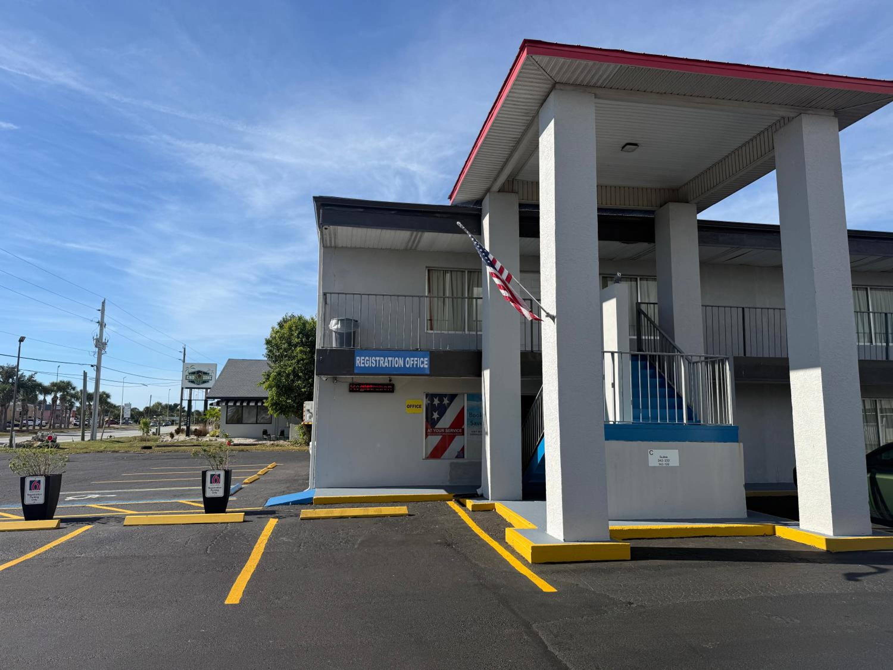 Englewood Inn & Suites