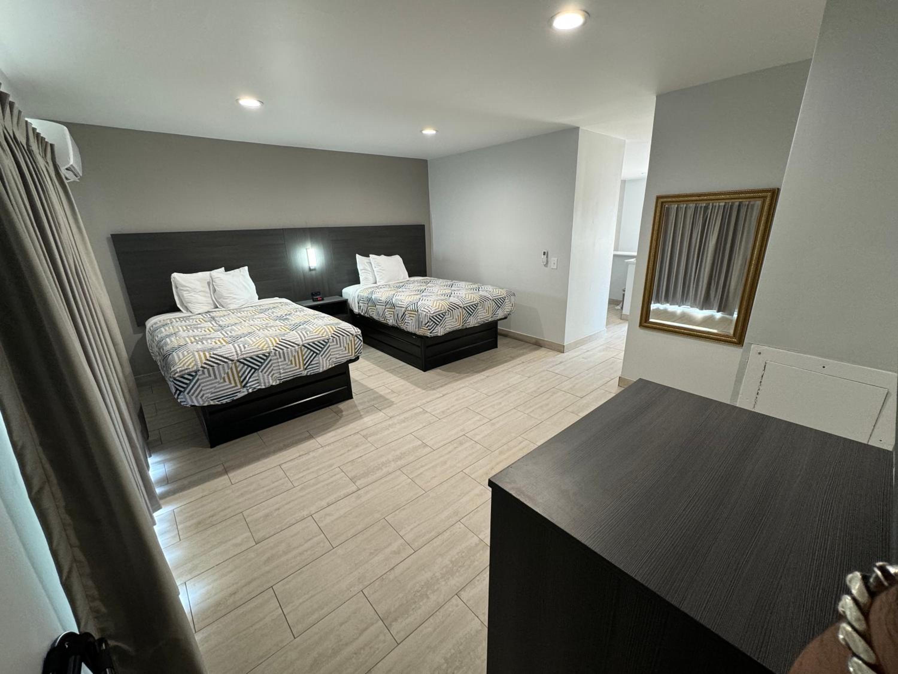 Englewood Inn & Suites