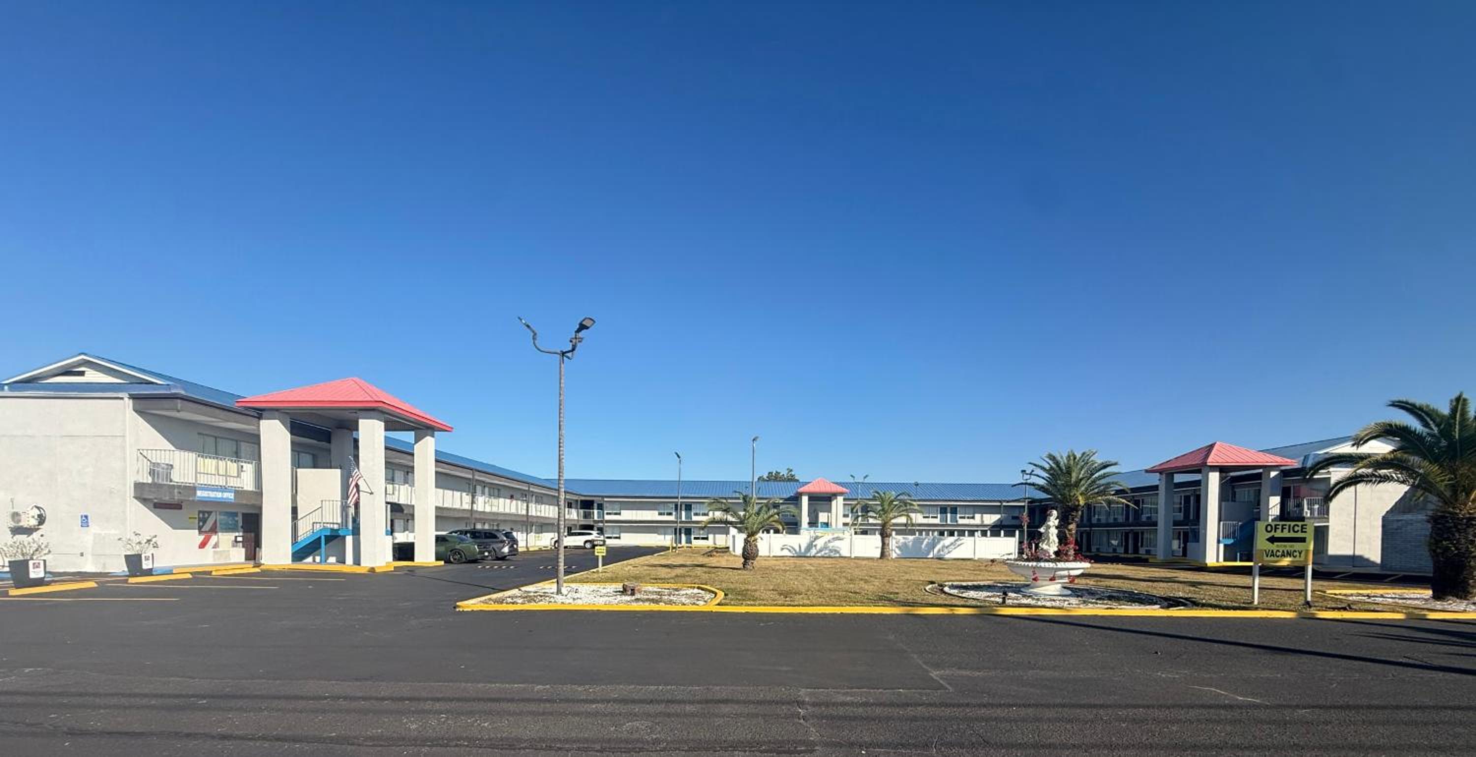 Englewood Inn & Suites