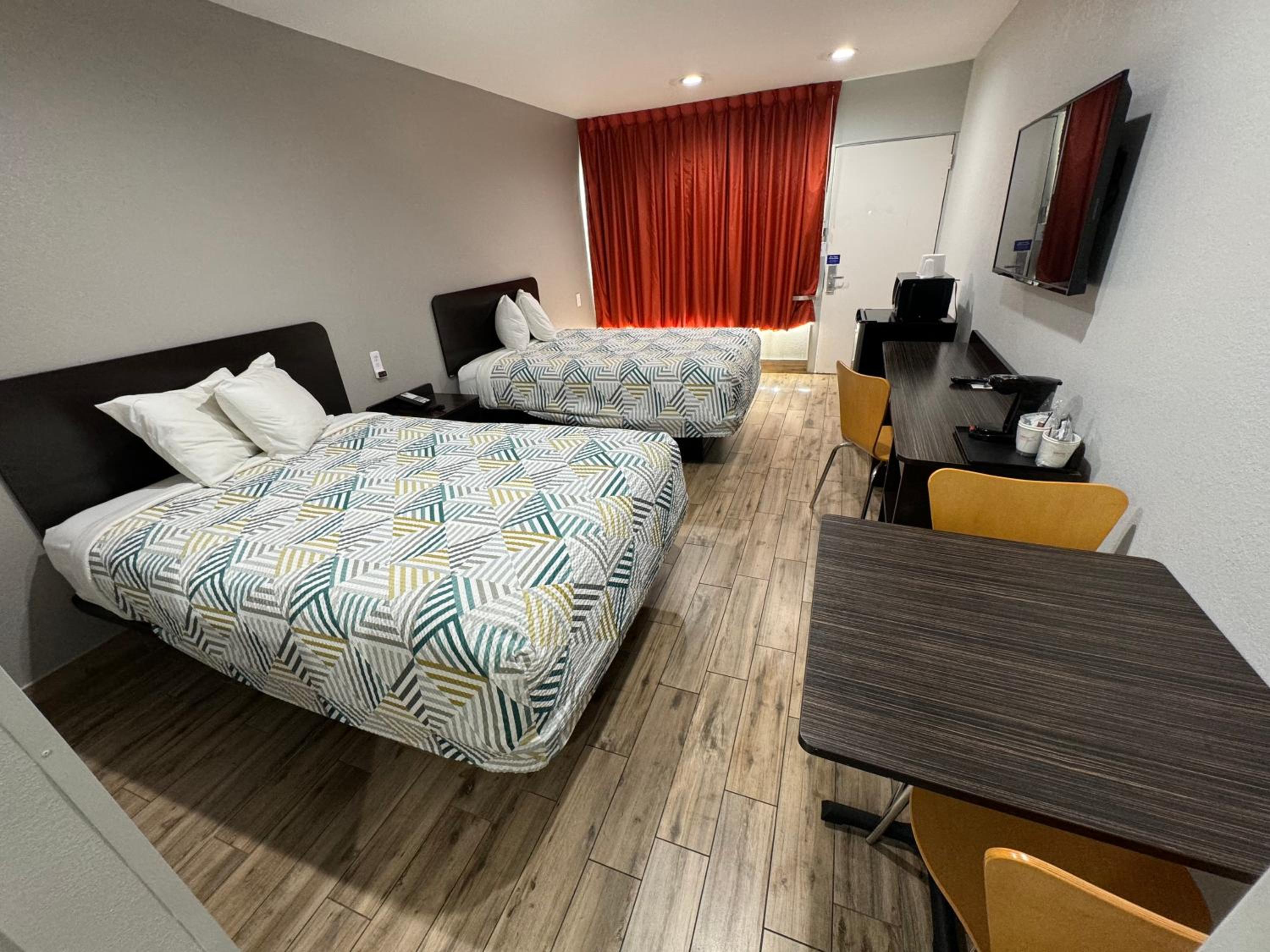 Englewood Inn & Suites