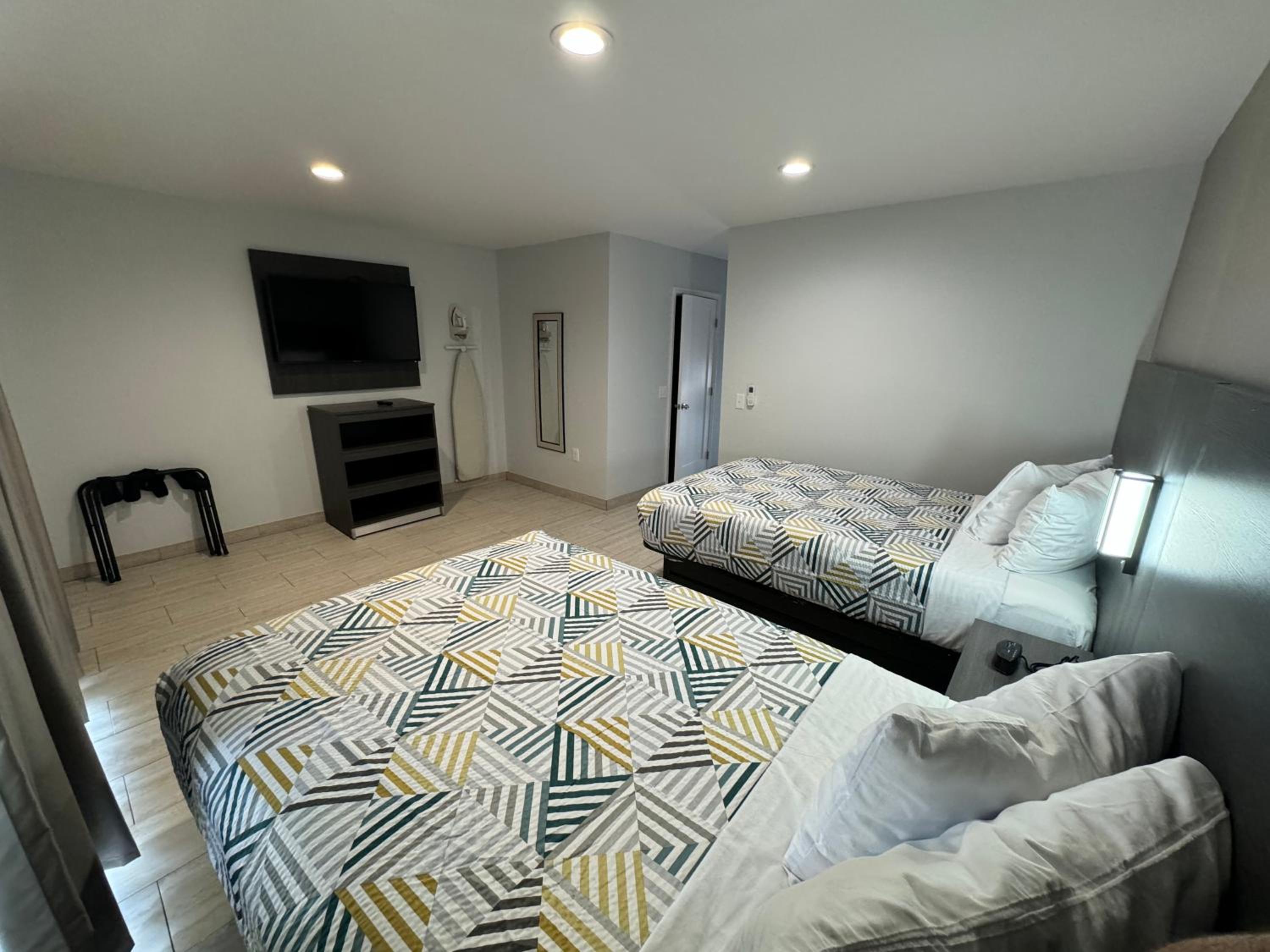 Englewood Inn & Suites