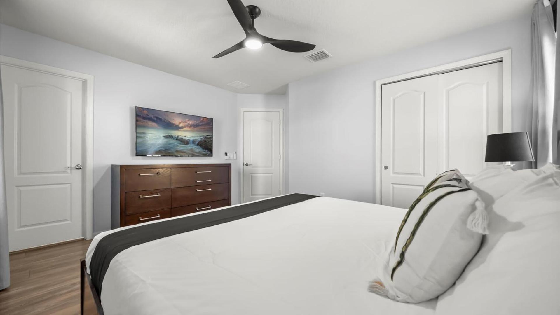 Upstay Epic Windsor Home w Pool Cinema & Games