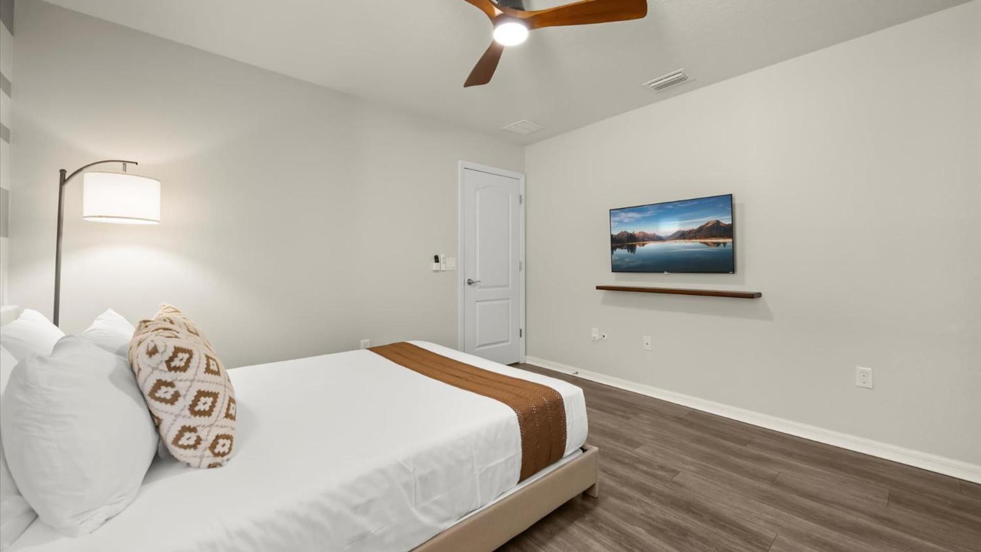Upstay Epic Windsor Home w Pool Cinema & Games