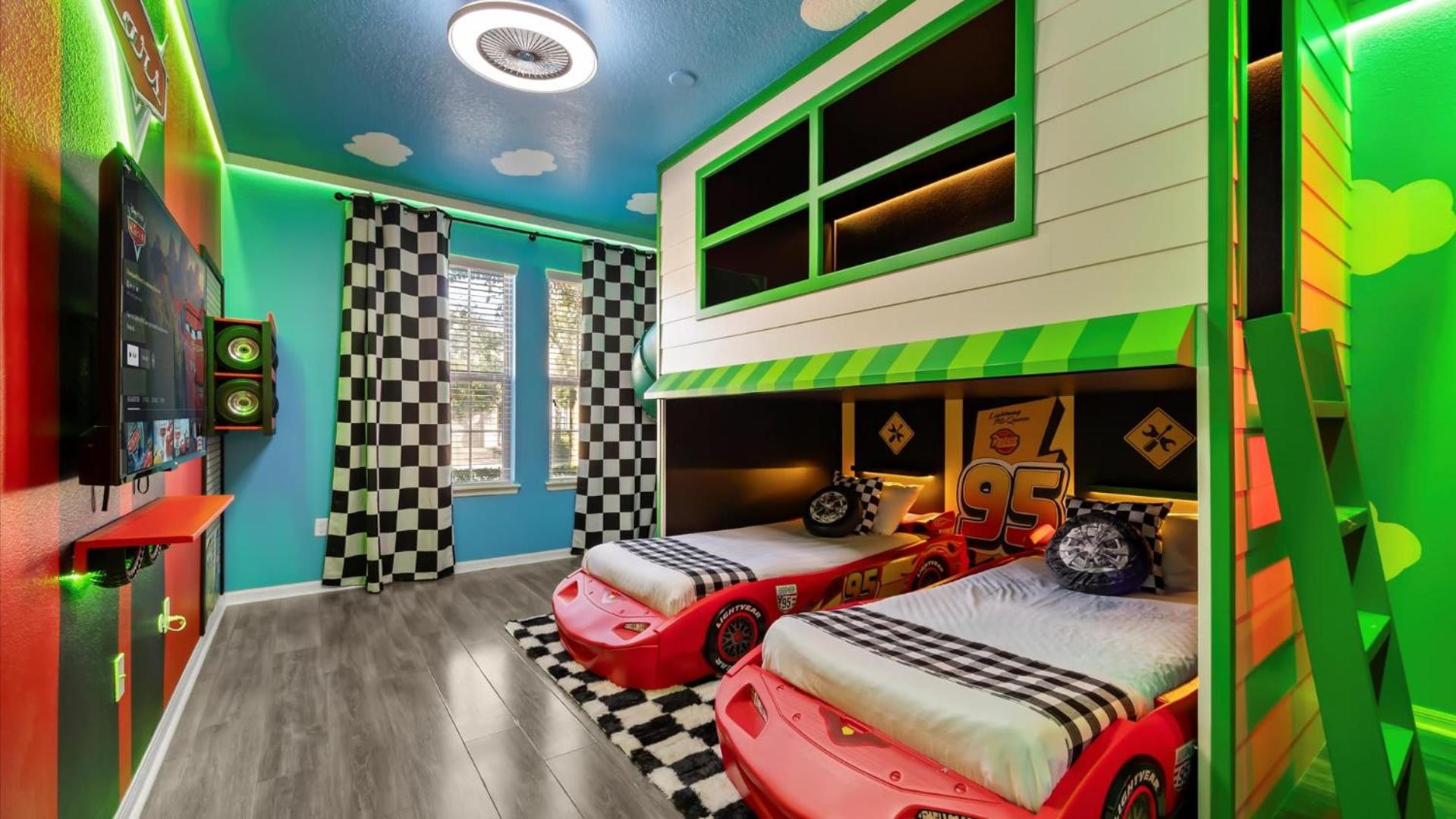 Upstay Epic Windsor Home w Pool Cinema & Games
