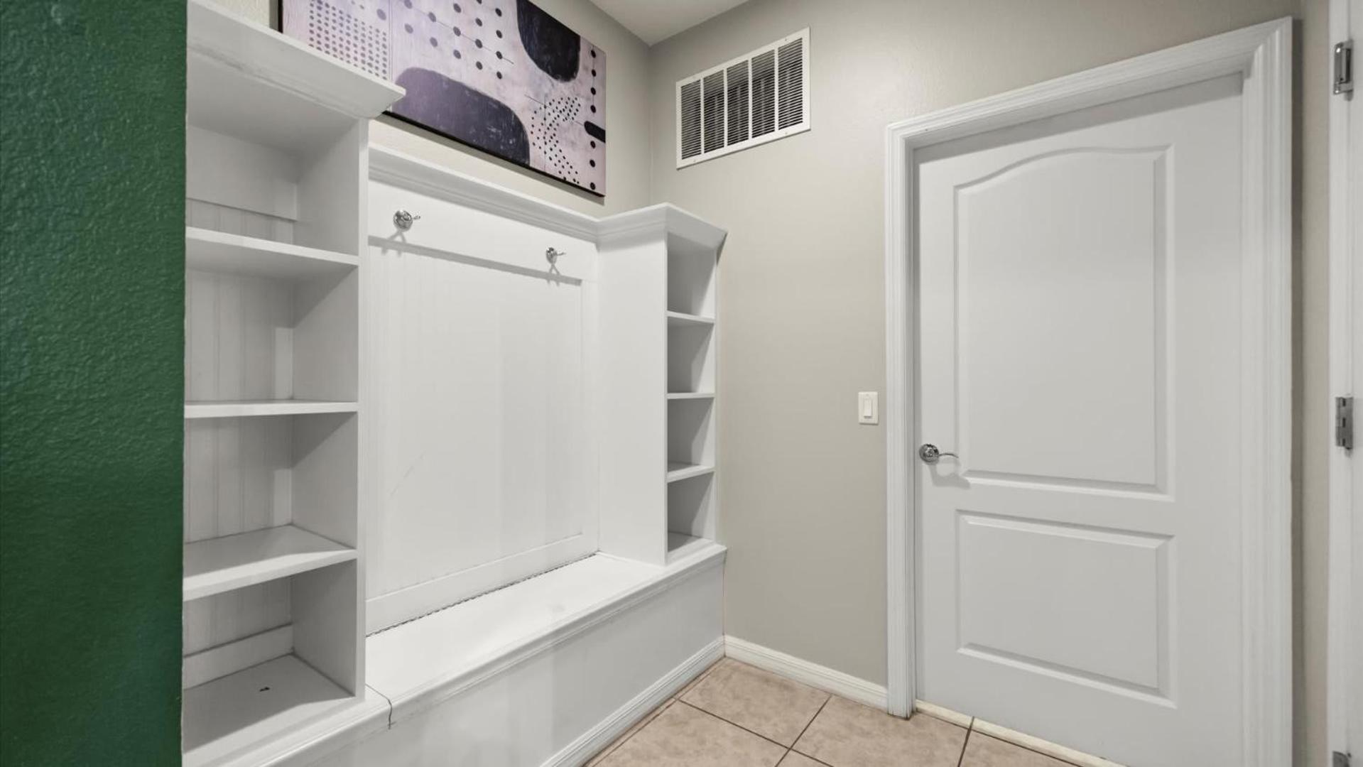 Upstay Epic Windsor Home w Pool Cinema & Games