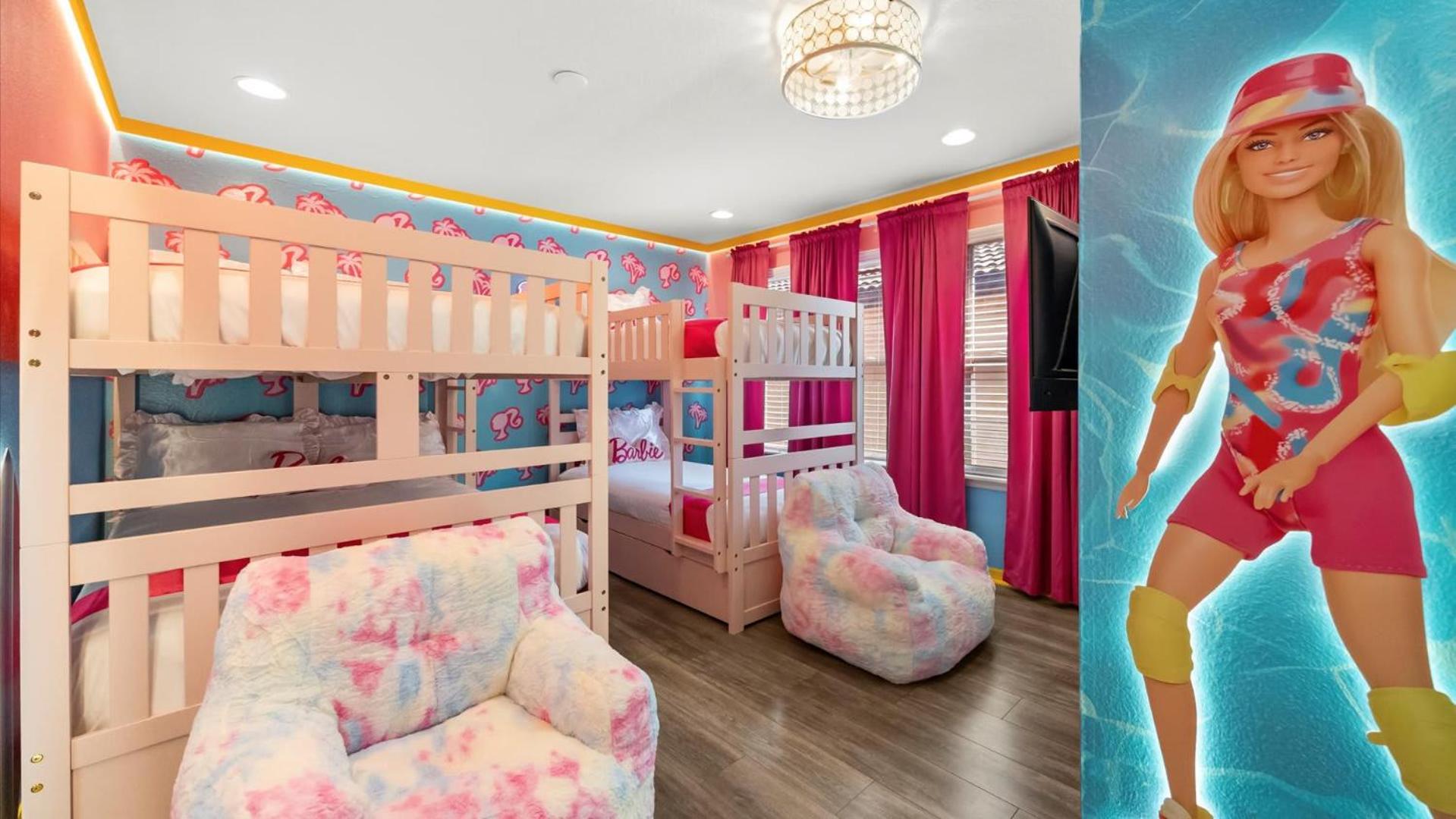 Upstay Epic Windsor Home w Pool Cinema & Games