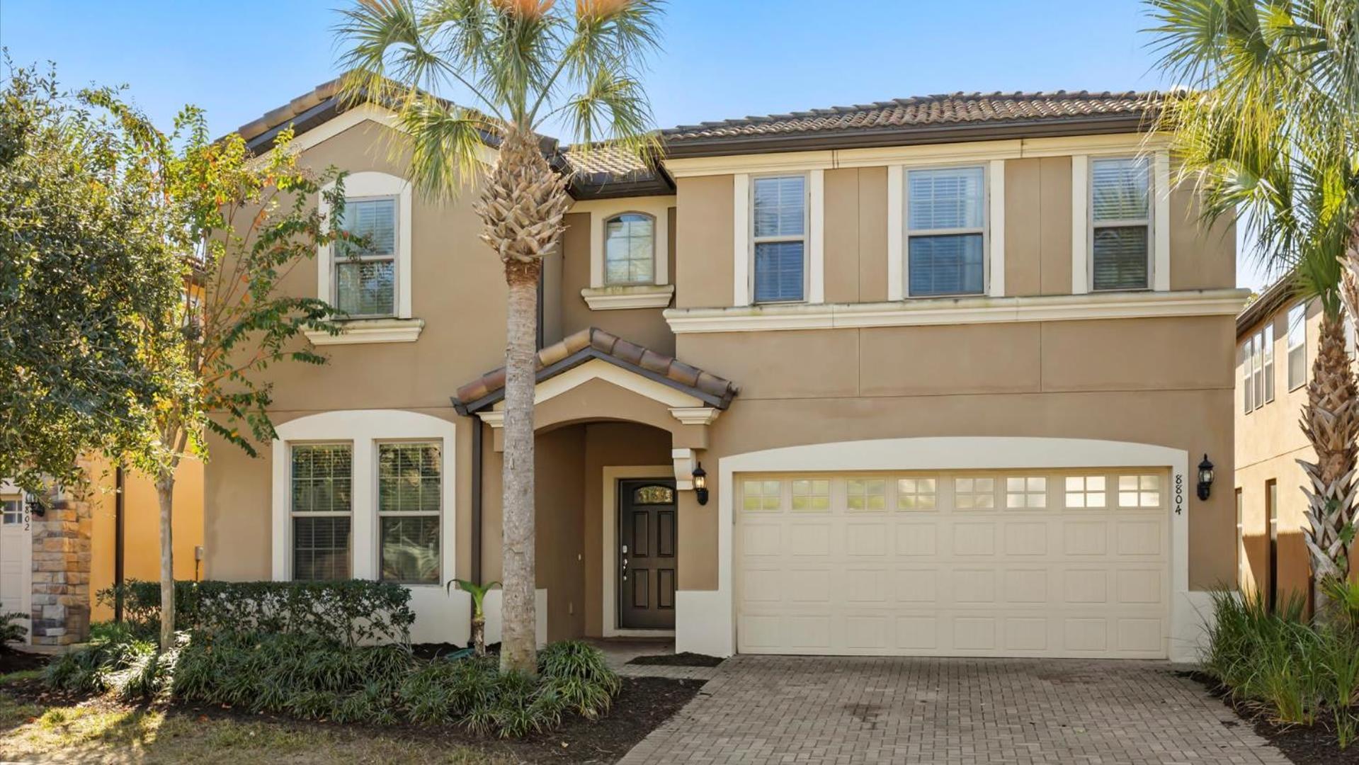 Upstay Epic Windsor Home w Pool Cinema & Games