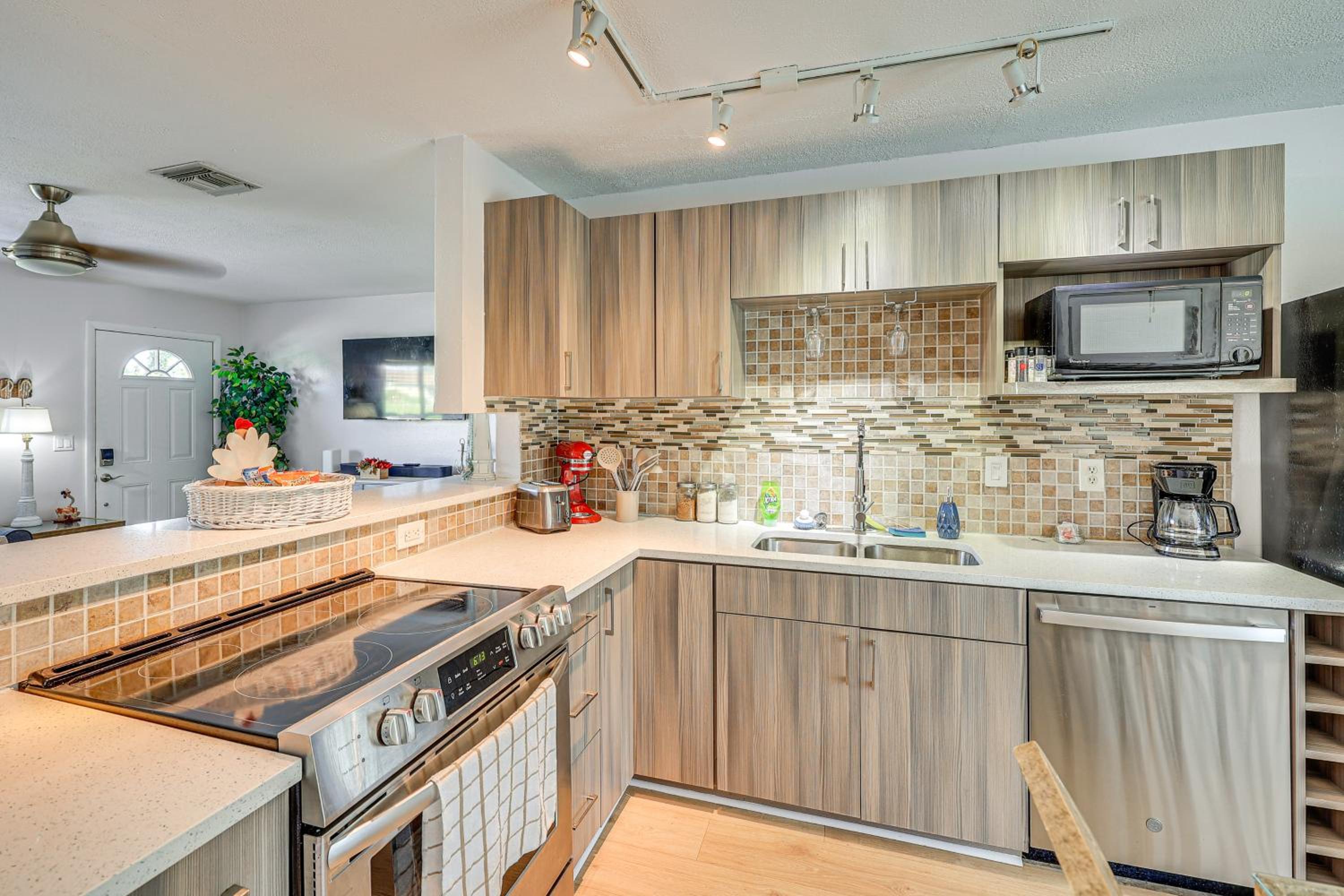 5 Mi to Golf and Trails North Port Retreat with Pool