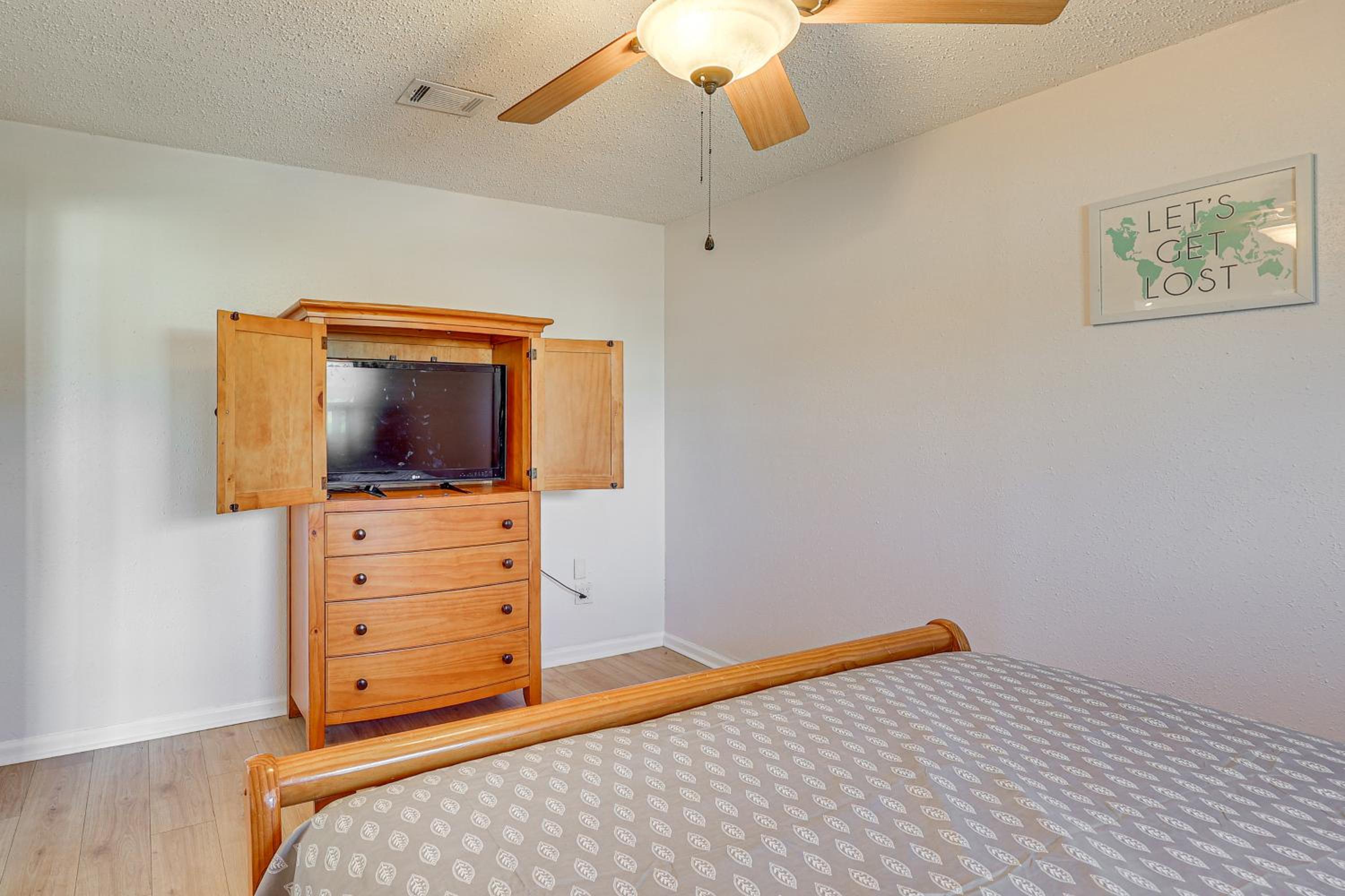 5 Mi to Golf and Trails North Port Retreat with Pool