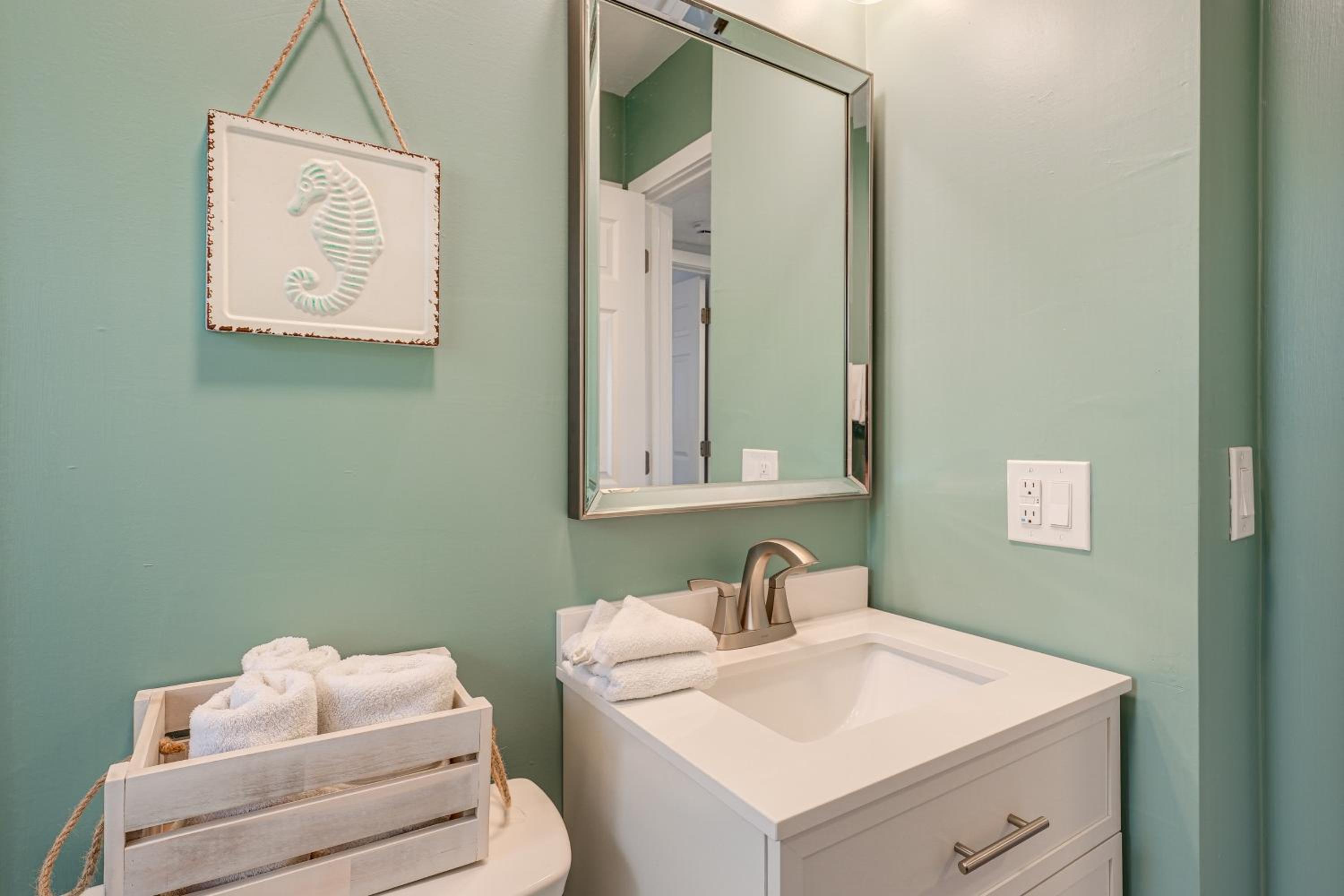 Walk to Sand and Sun! Breezy Indian Rocks Beach Home