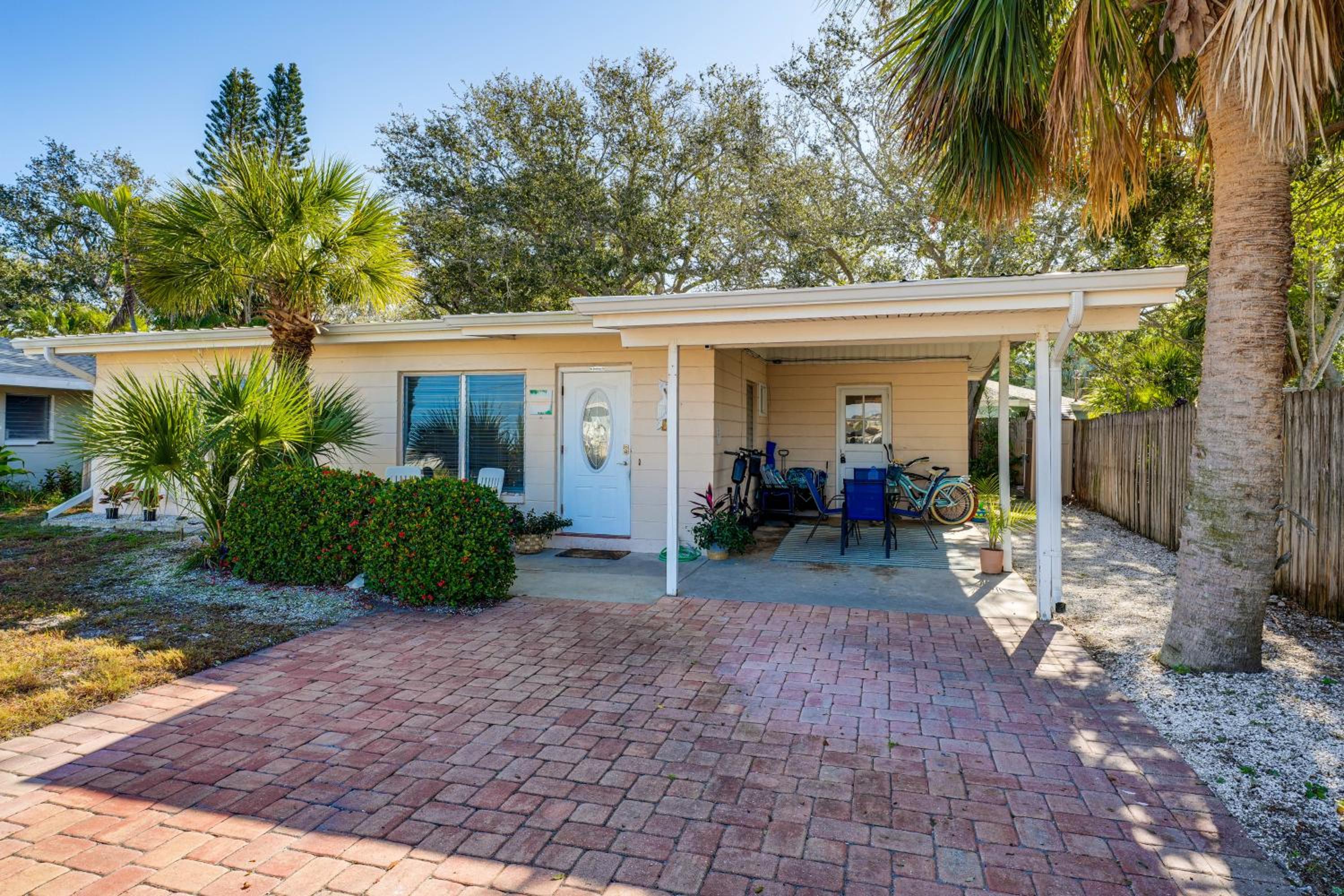 Walk to Sand and Sun! Breezy Indian Rocks Beach Home