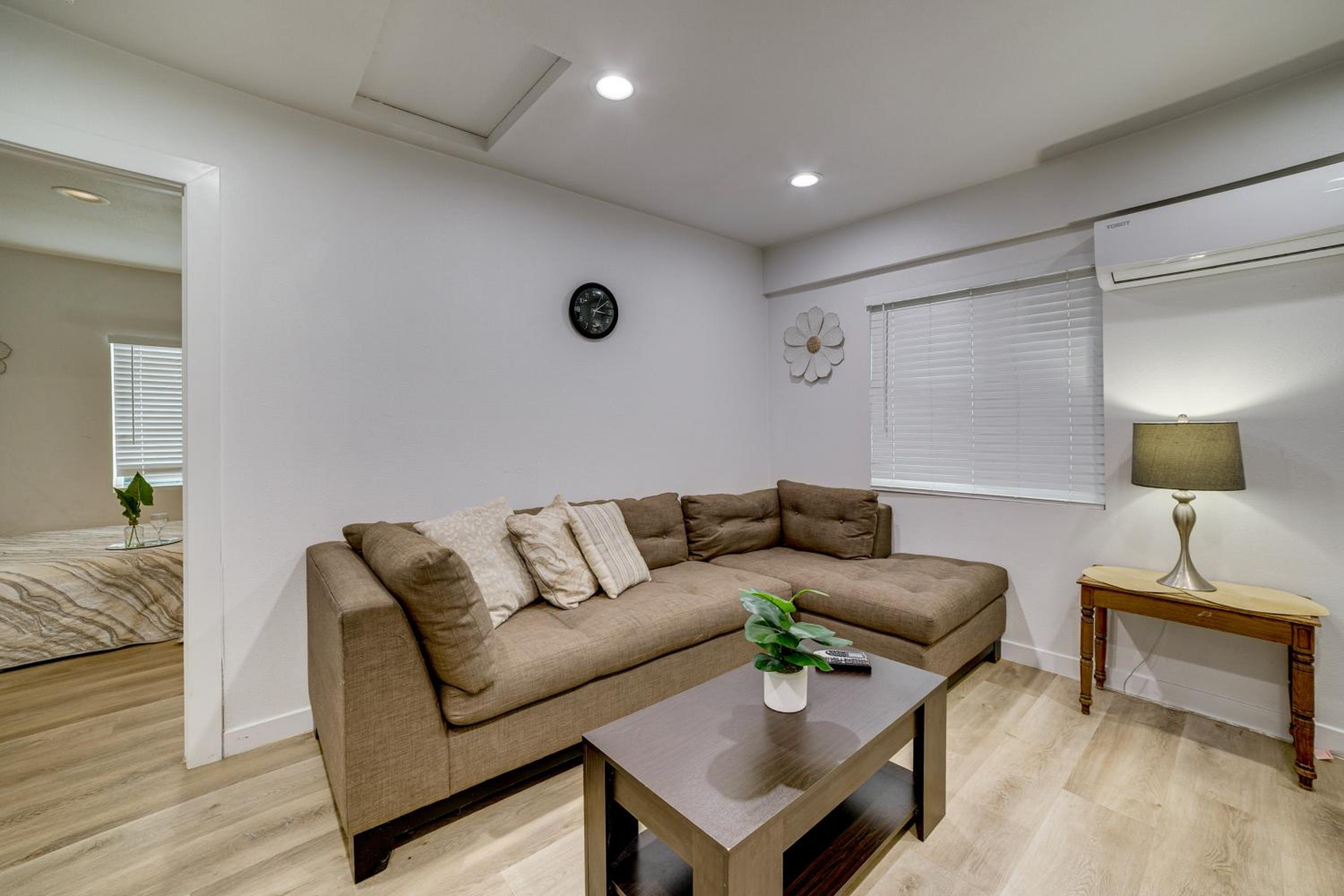 10 Mi to Riverside! Apt Near RUHS Medical Center