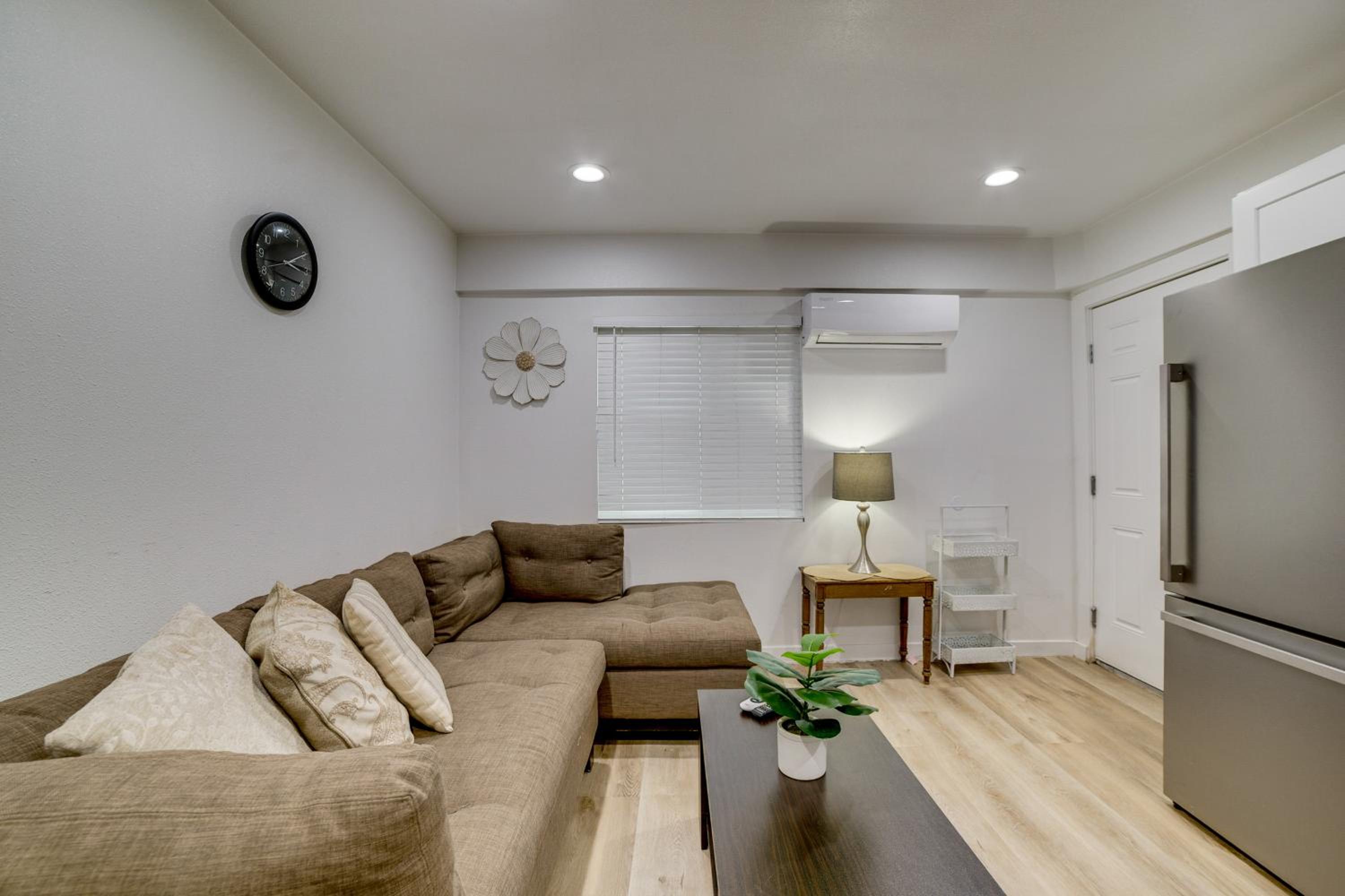 10 Mi to Riverside! Apt Near RUHS Medical Center