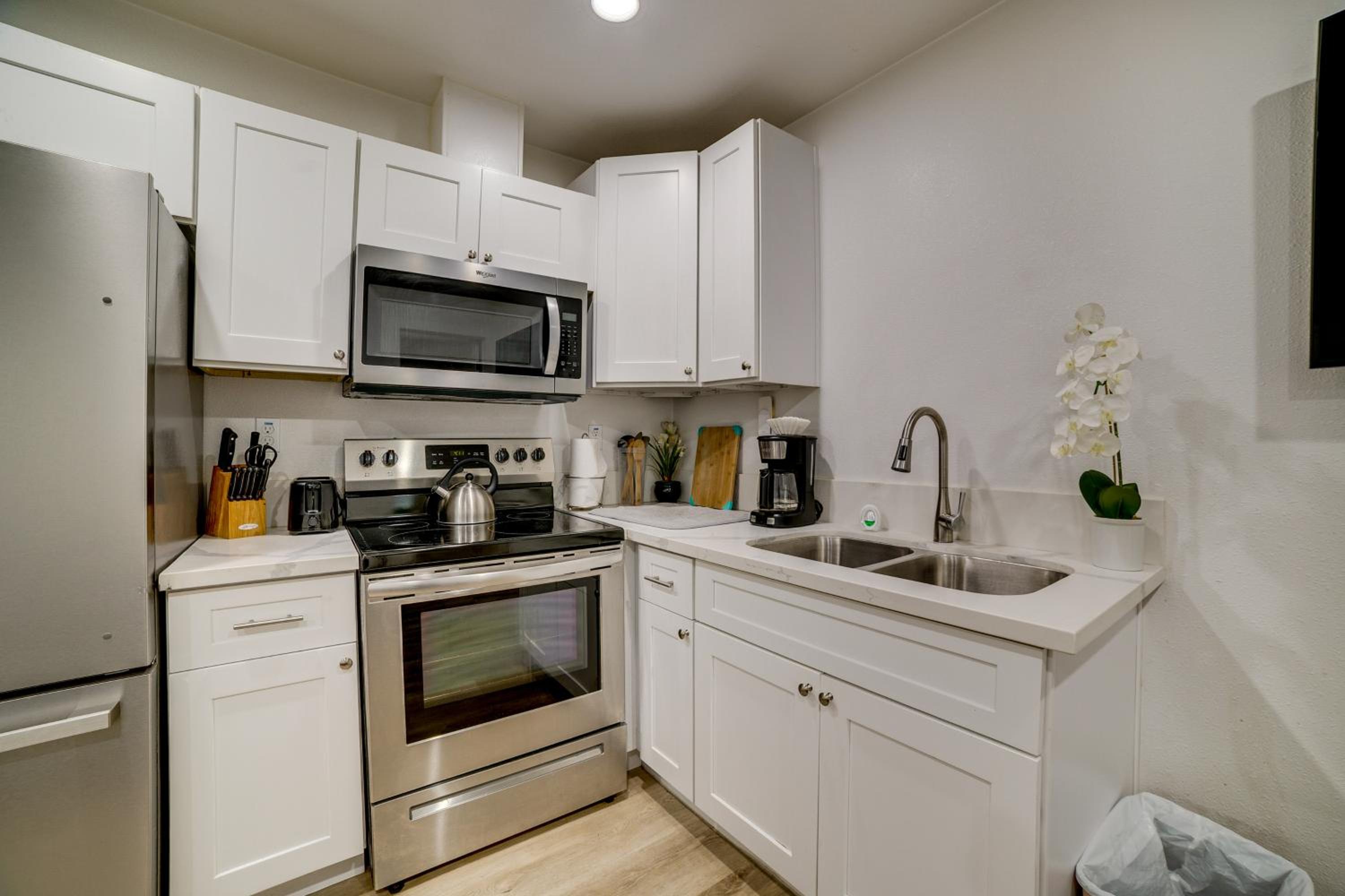 10 Mi to Riverside! Apt Near RUHS Medical Center