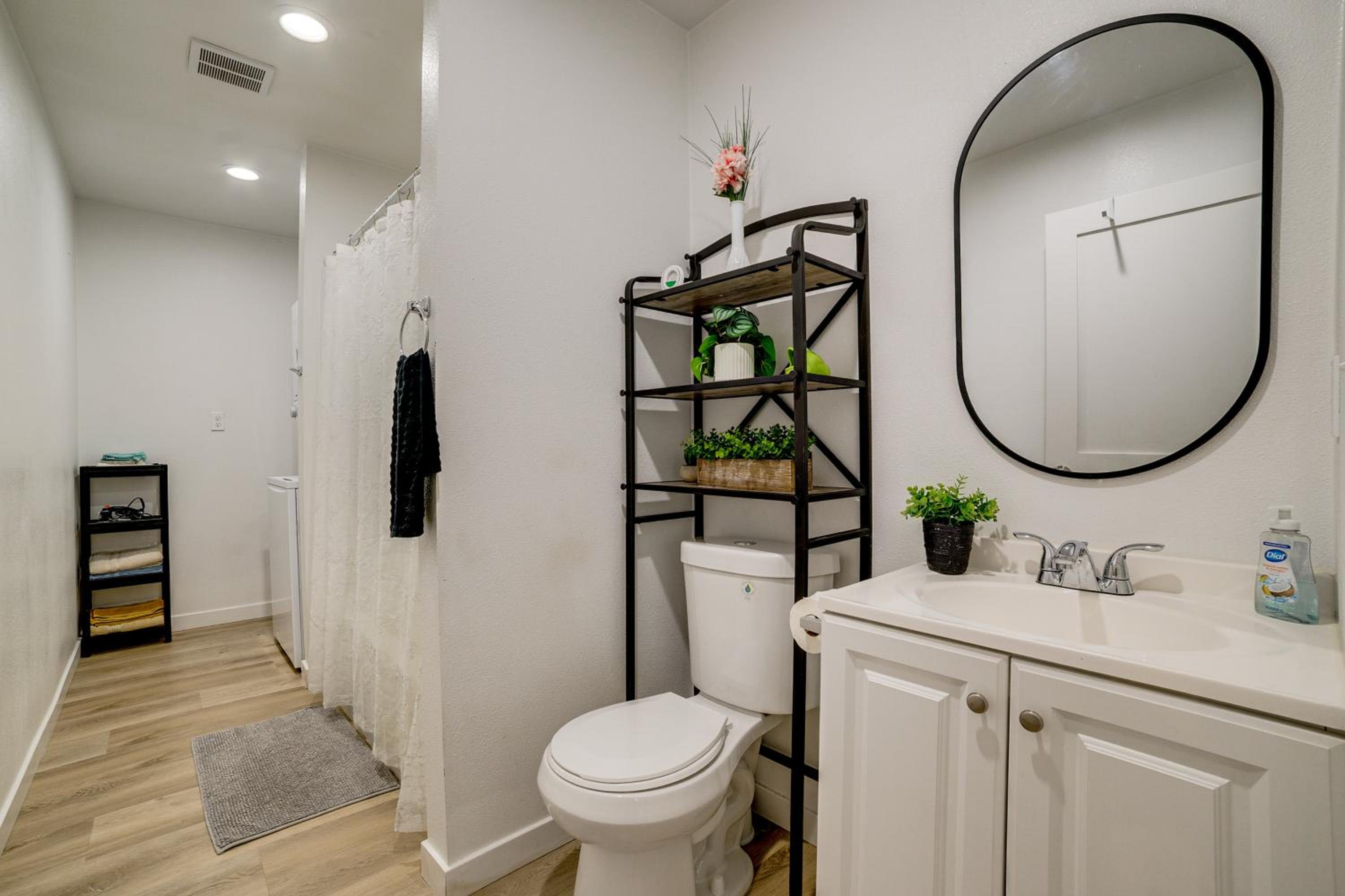 10 Mi to Riverside! Apt Near RUHS Medical Center
