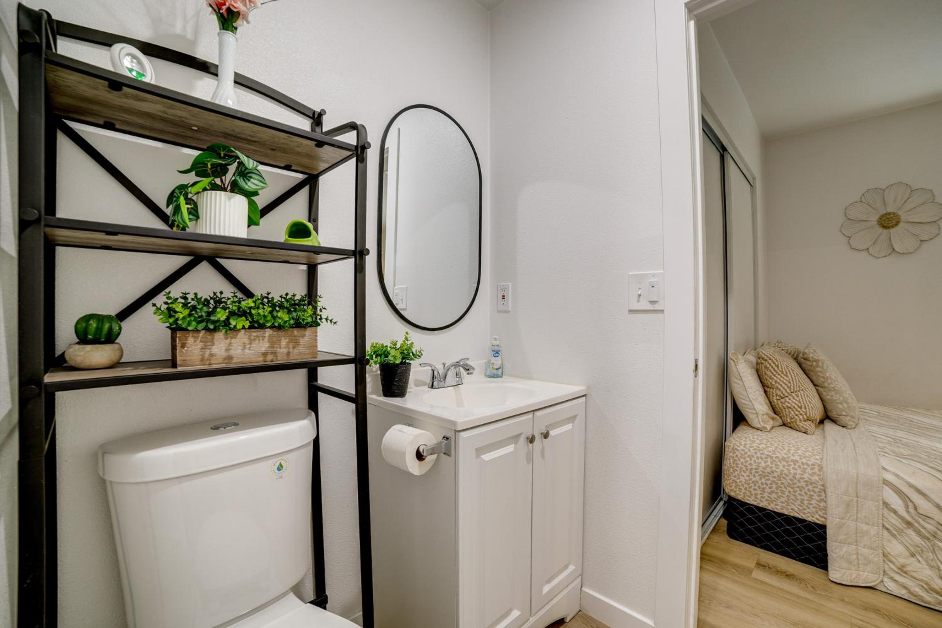 10 Mi to Riverside! Apt Near RUHS Medical Center