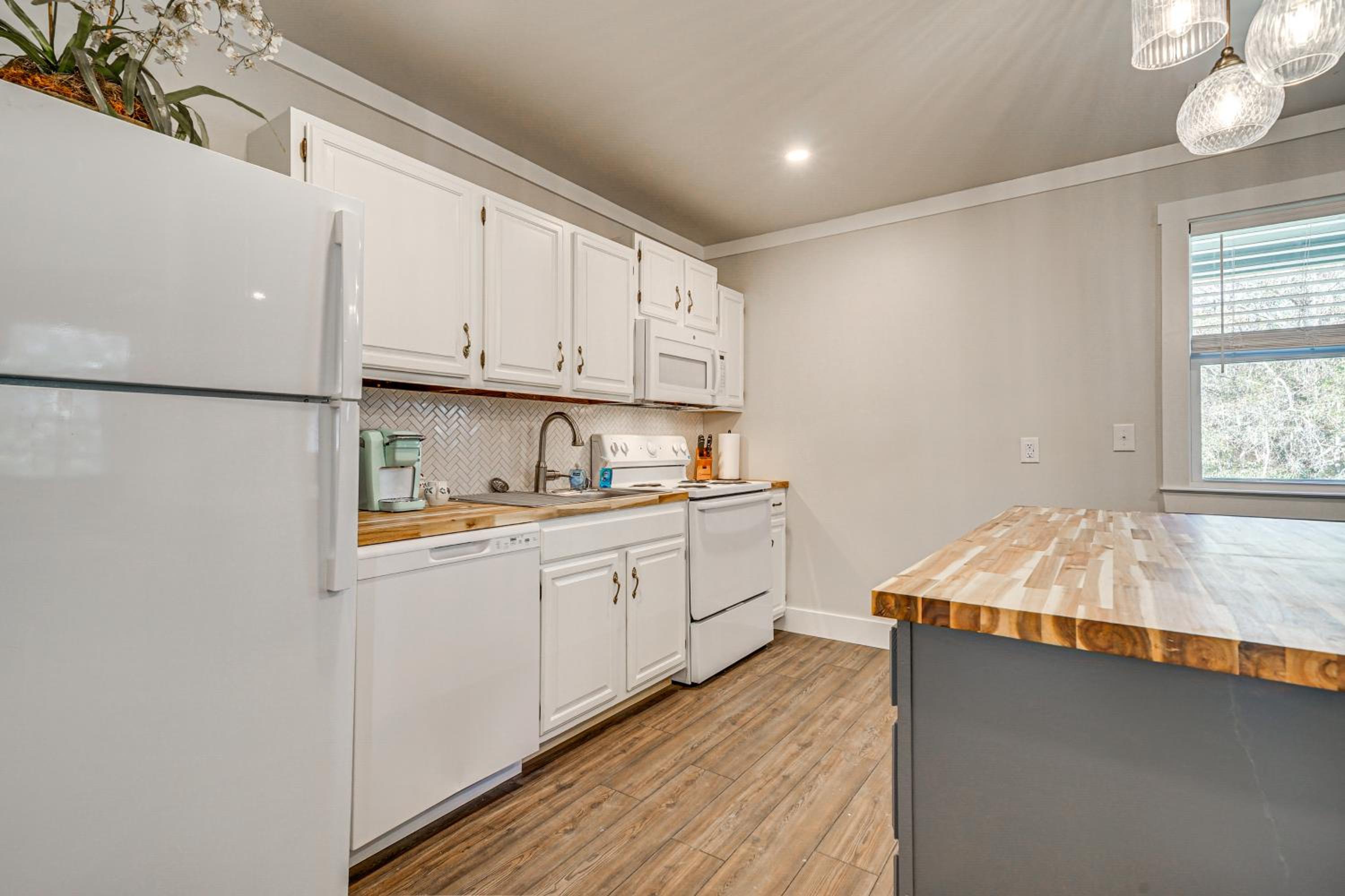 Wooded Couples Haven! 15 Mi to Wrightsville Beach