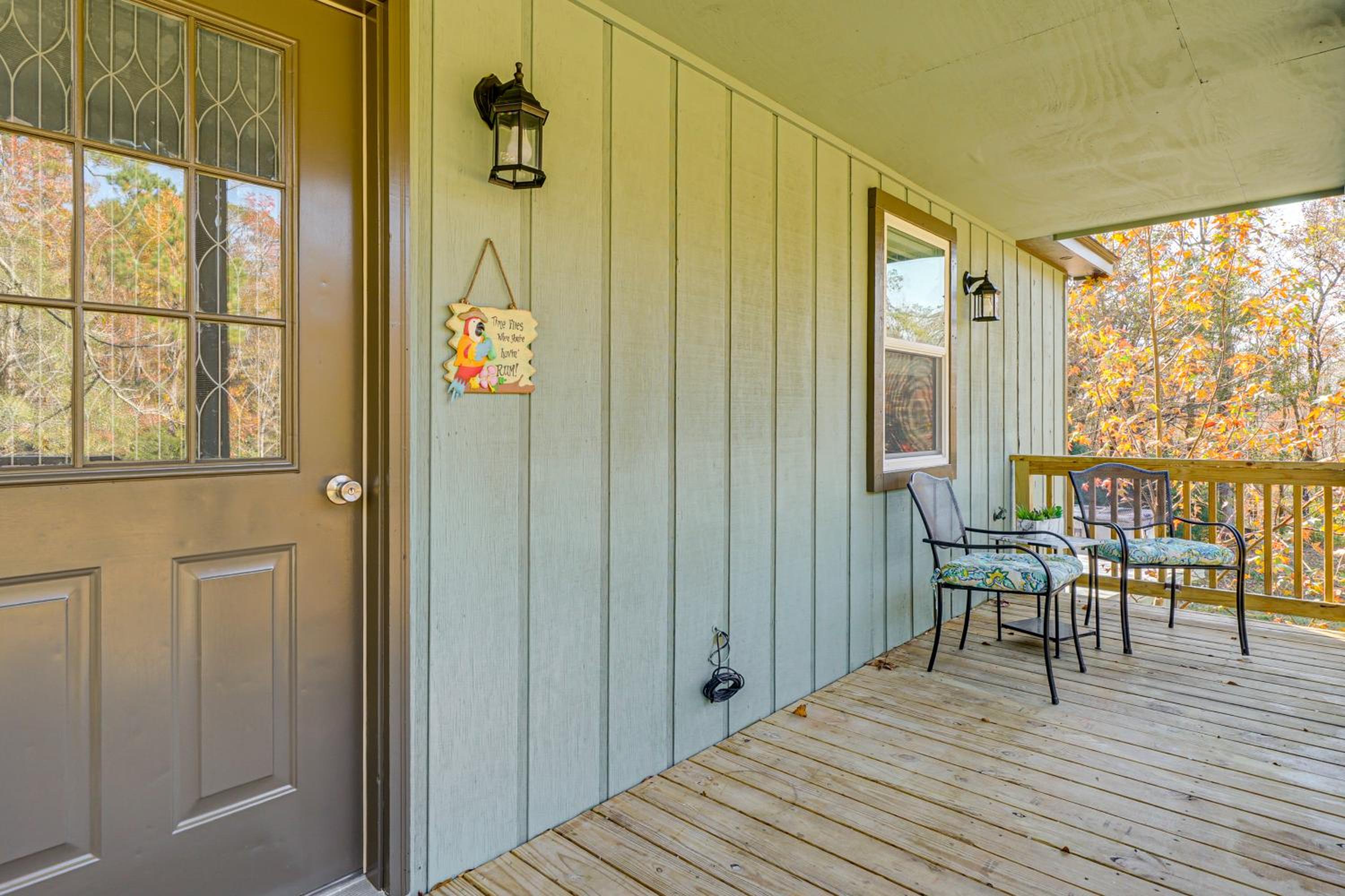 Wooded Couples Haven! 15 Mi to Wrightsville Beach