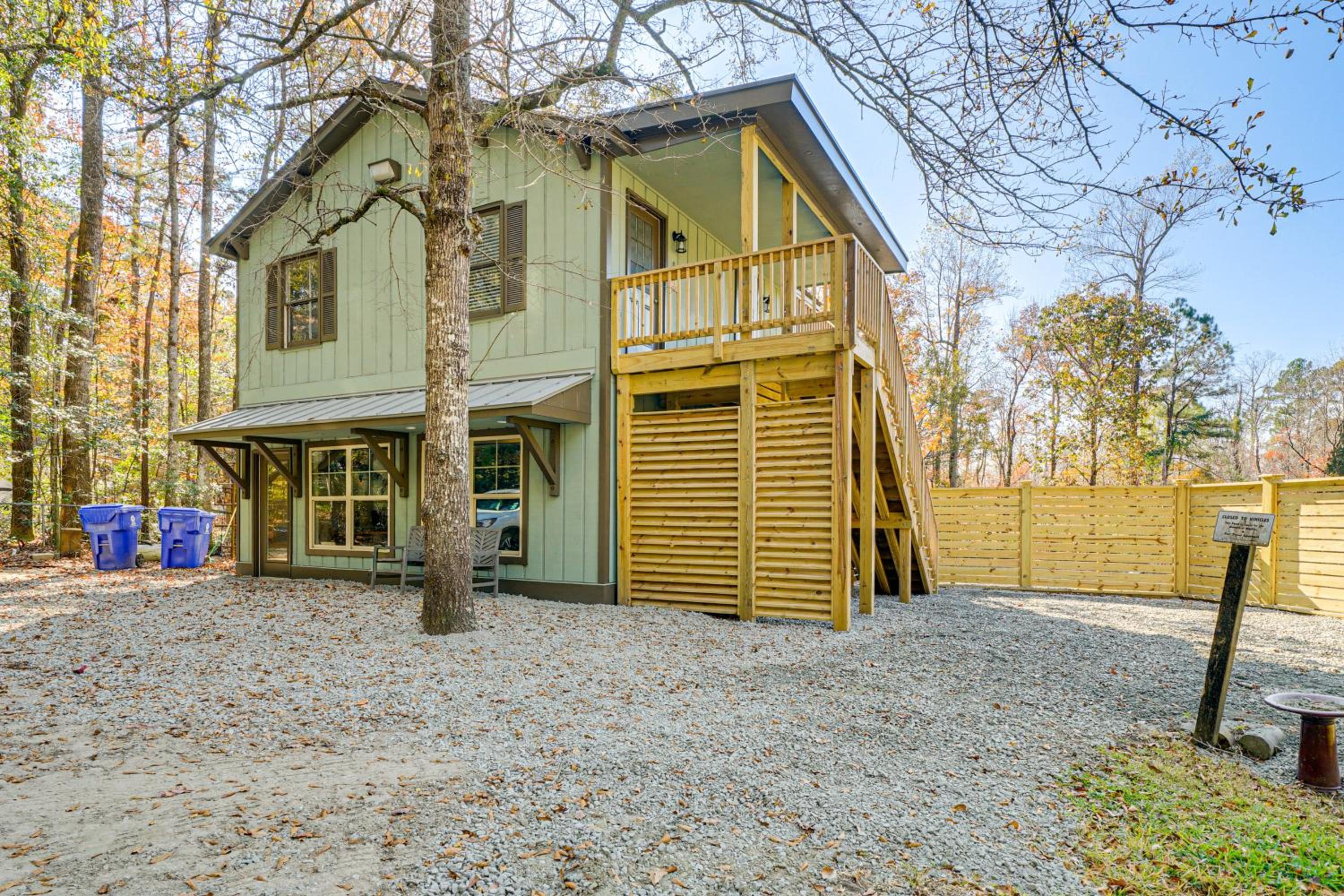 Wooded Couples Haven! 15 Mi to Wrightsville Beach
