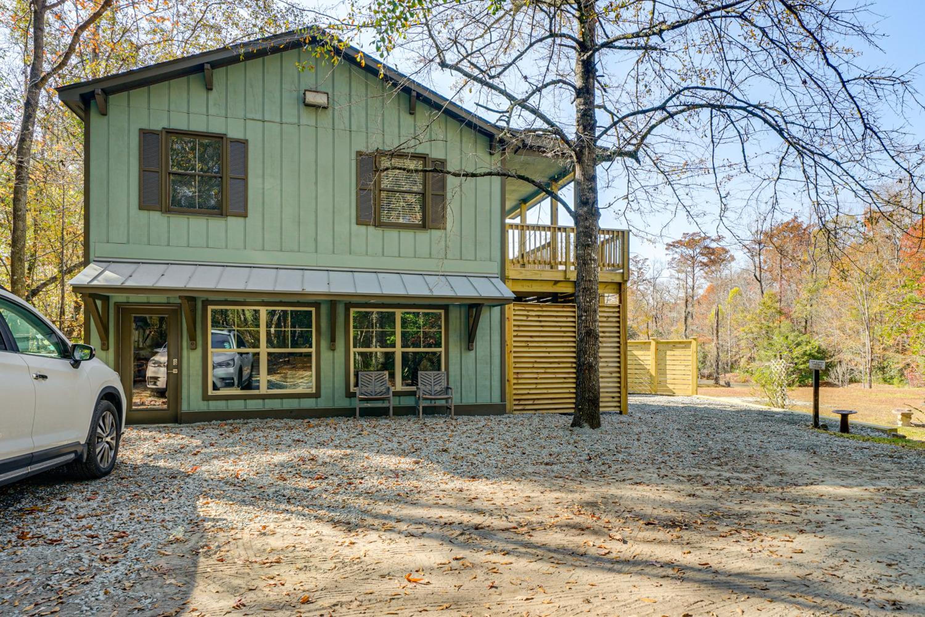 Wooded Couples Haven! 15 Mi to Wrightsville Beach