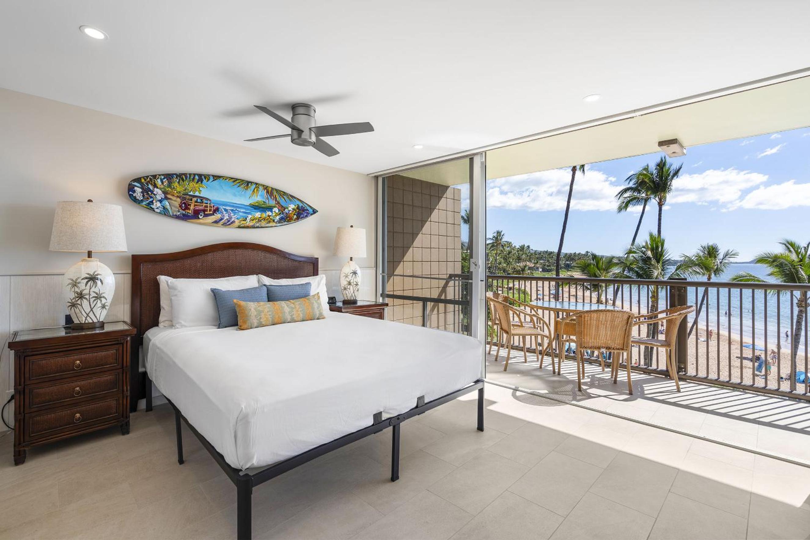 Mana Kai 304 - Renovated Oceanfront 2BR/2BA Condo, Split AC, Beach Access, Views