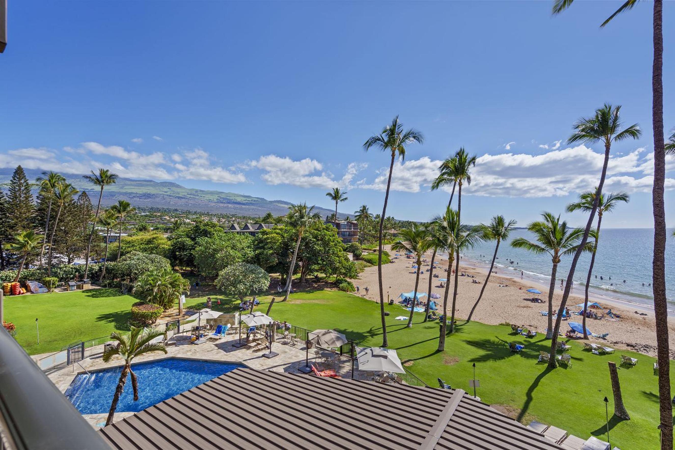 Mana Kai 304 - Renovated Oceanfront 2BR/2BA Condo, Split AC, Beach Access, Views