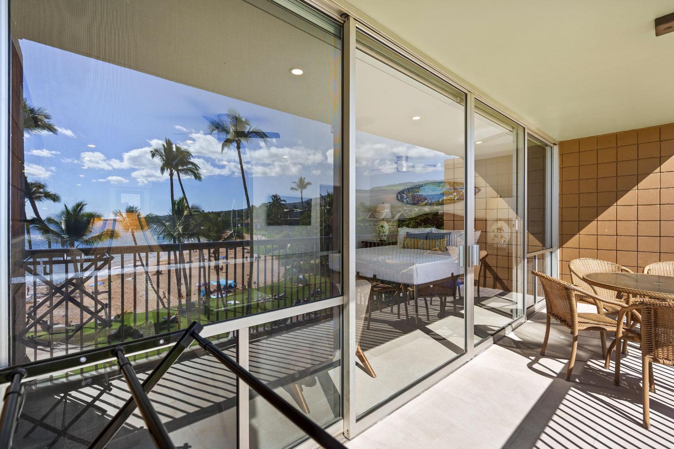 Mana Kai 304 - Renovated Oceanfront 2BR/2BA Condo, Split AC, Beach Access, Views