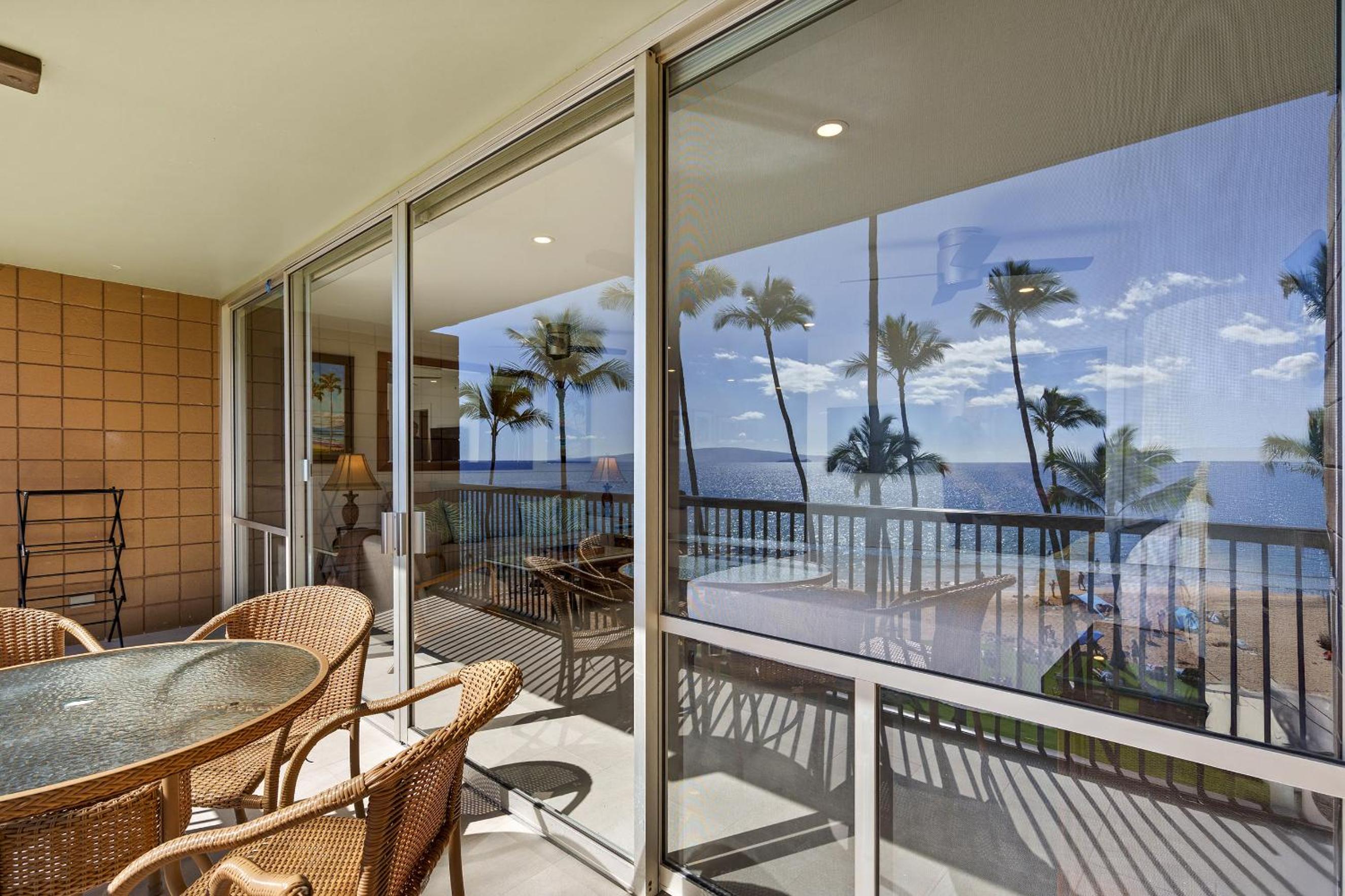 Mana Kai 304 - Renovated Oceanfront 2BR/2BA Condo, Split AC, Beach Access, Views