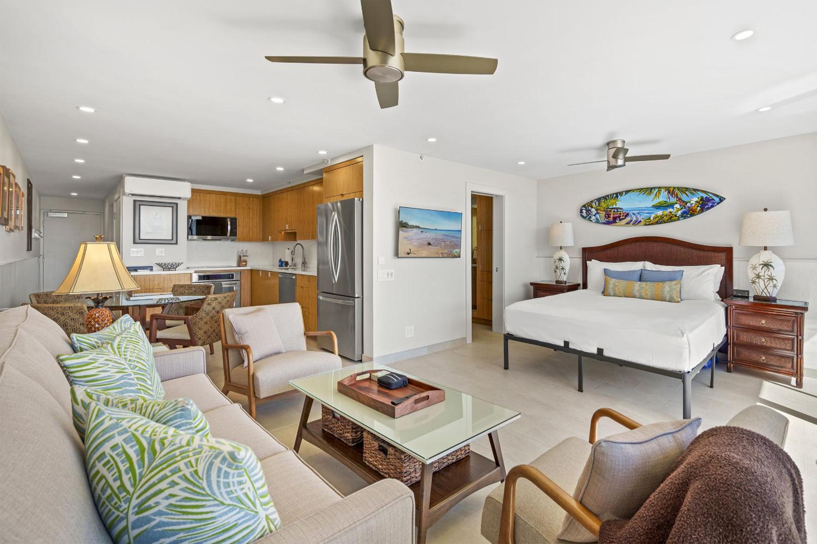 Mana Kai 304 - Renovated Oceanfront 2BR/2BA Condo, Split AC, Beach Access, Views