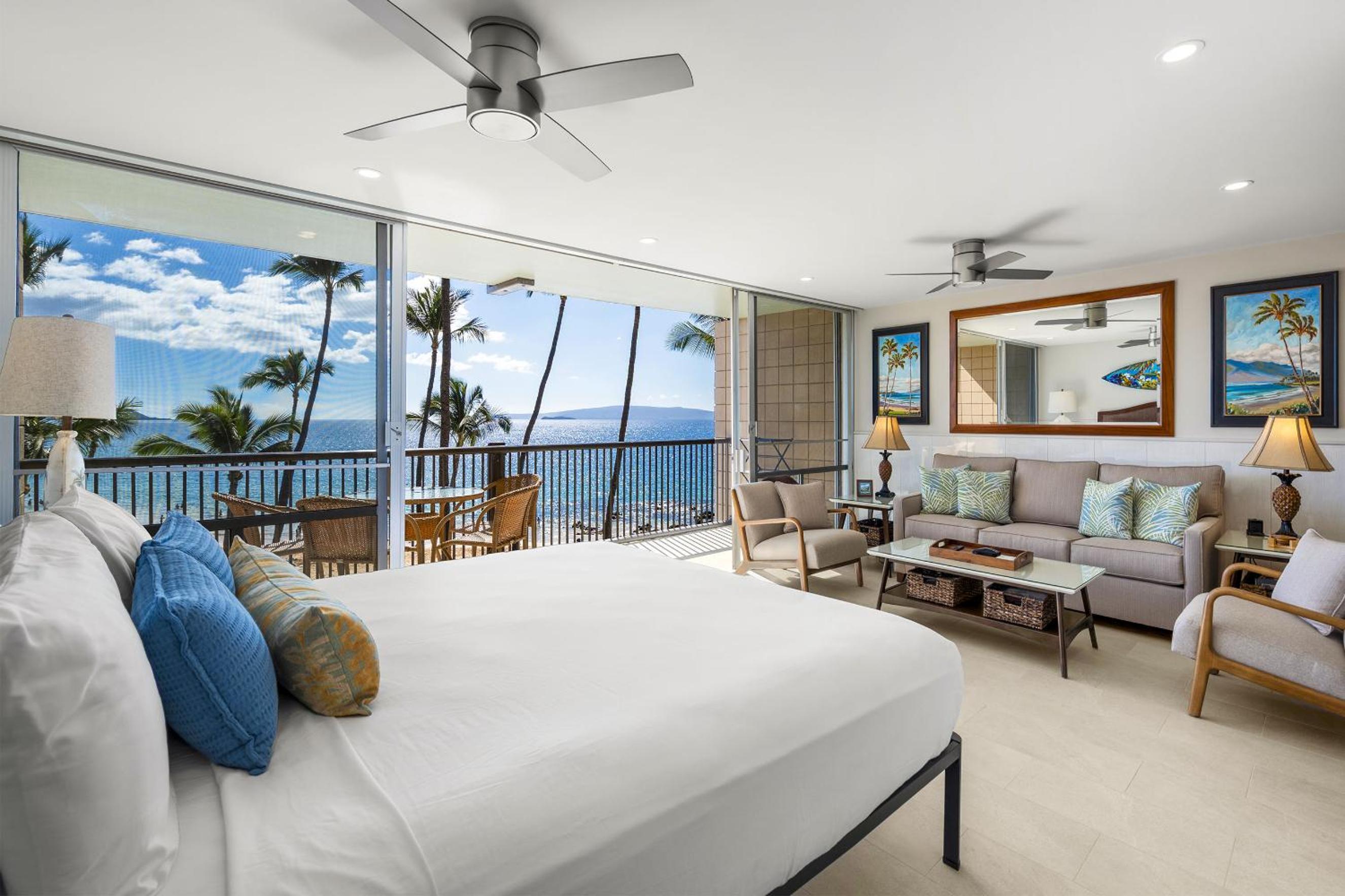 Mana Kai 304 - Renovated Oceanfront 2BR/2BA Condo, Split AC, Beach Access, Views