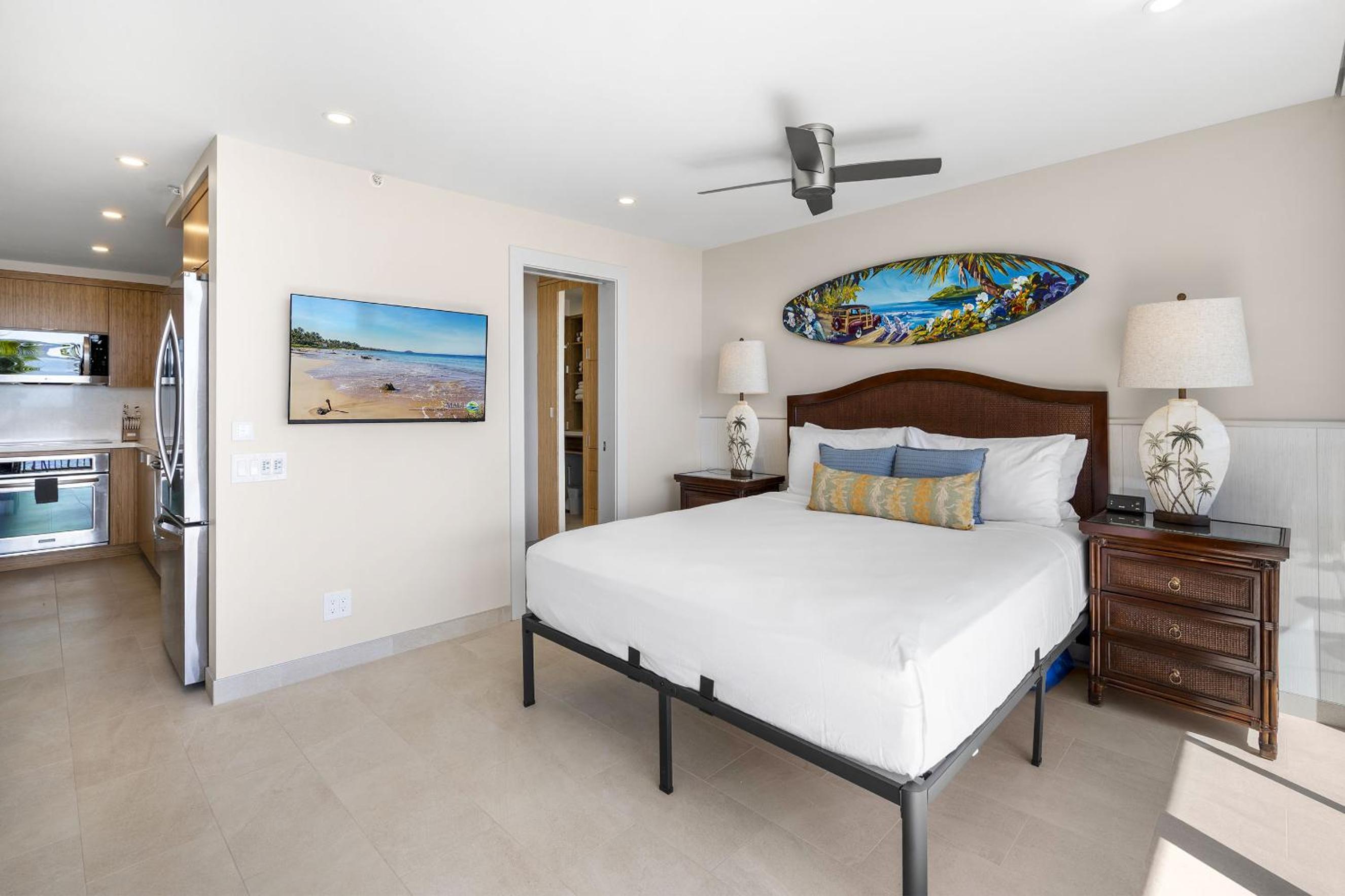 Mana Kai 304 - Renovated Oceanfront 2BR/2BA Condo, Split AC, Beach Access, Views
