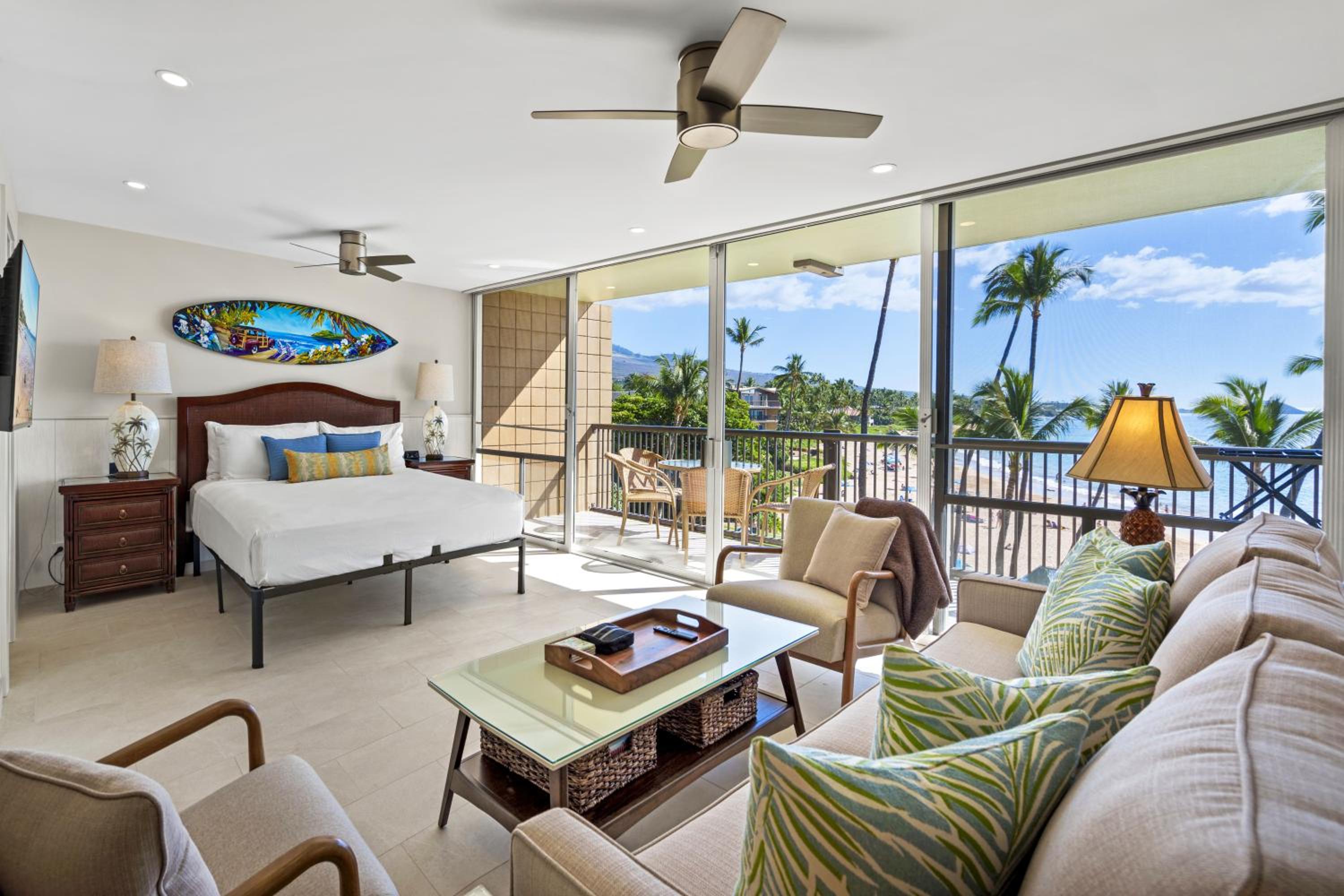 Mana Kai 304 - Renovated Oceanfront 2BR/2BA Condo, Split AC, Beach Access, Views