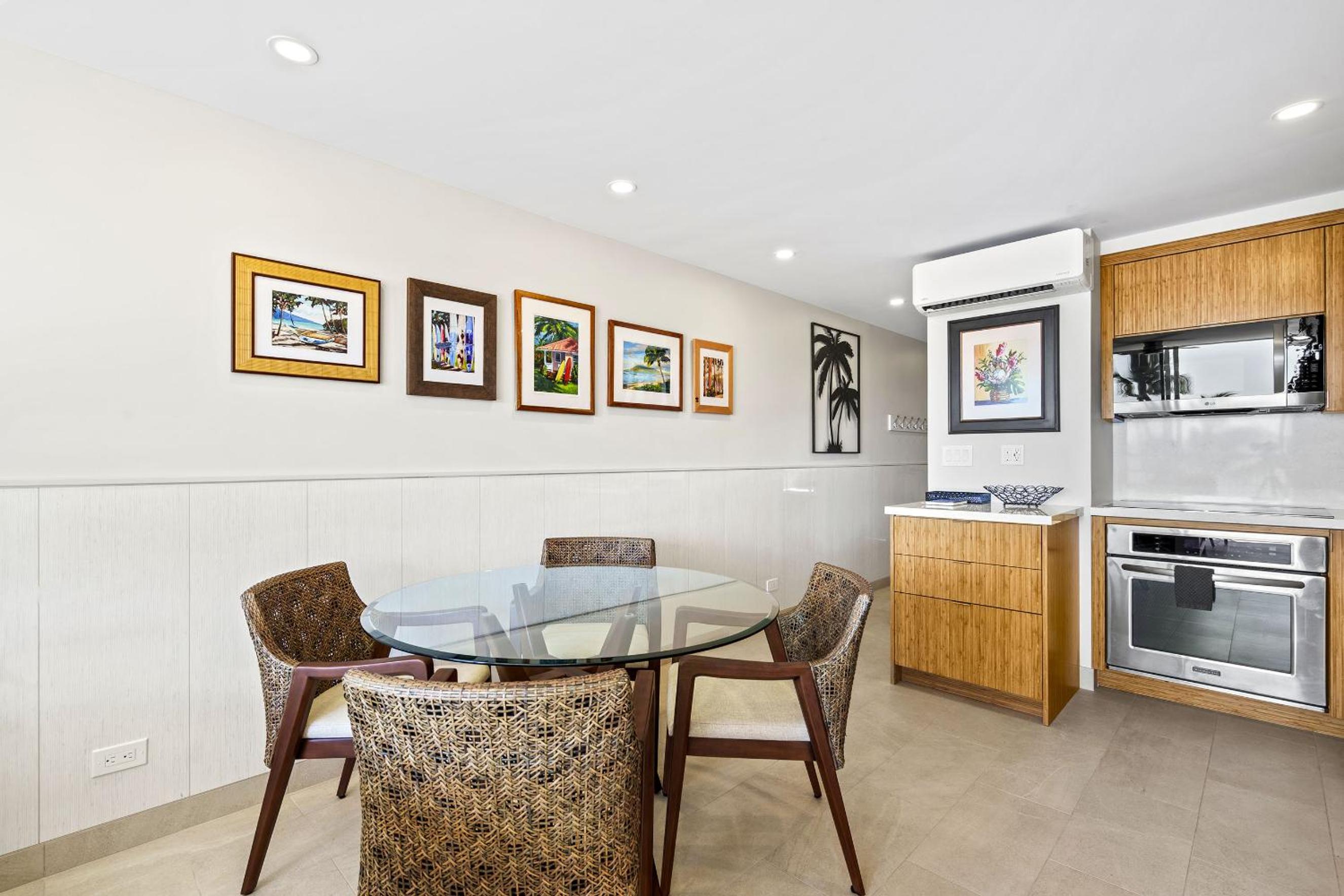 Mana Kai 304 - Renovated Oceanfront 2BR/2BA Condo, Split AC, Beach Access, Views