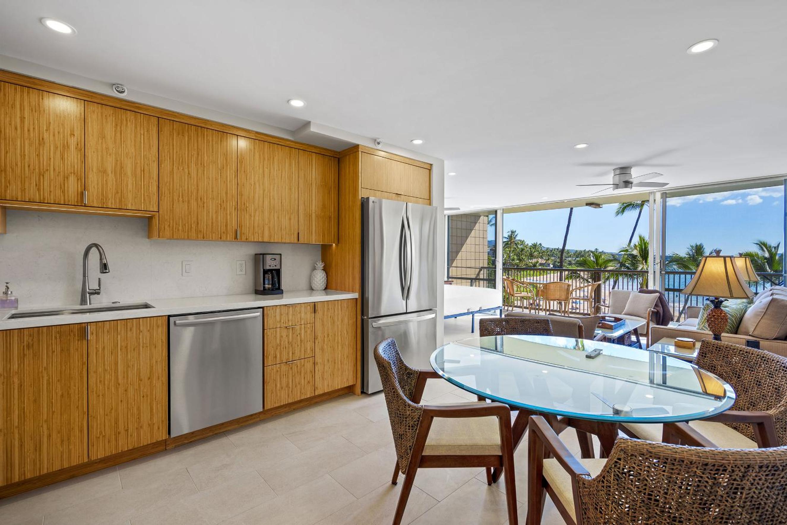 Mana Kai 304 - Renovated Oceanfront 2BR/2BA Condo, Split AC, Beach Access, Views