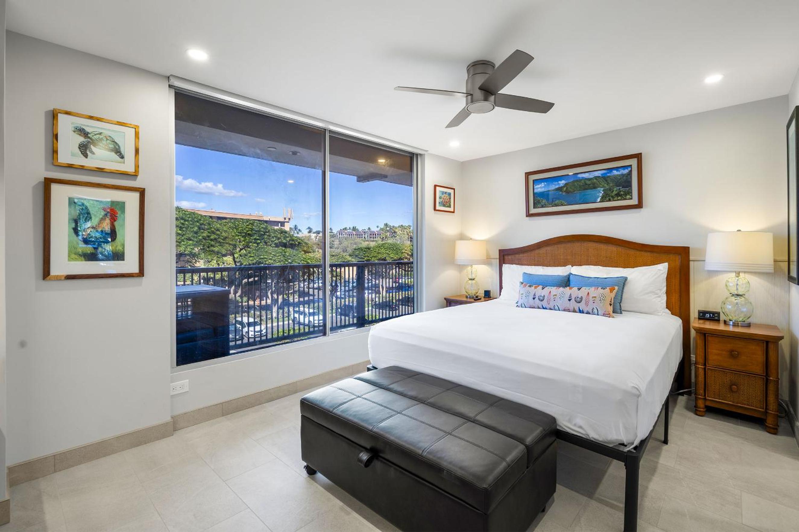 Mana Kai 304 - Renovated Oceanfront 2BR/2BA Condo, Split AC, Beach Access, Views