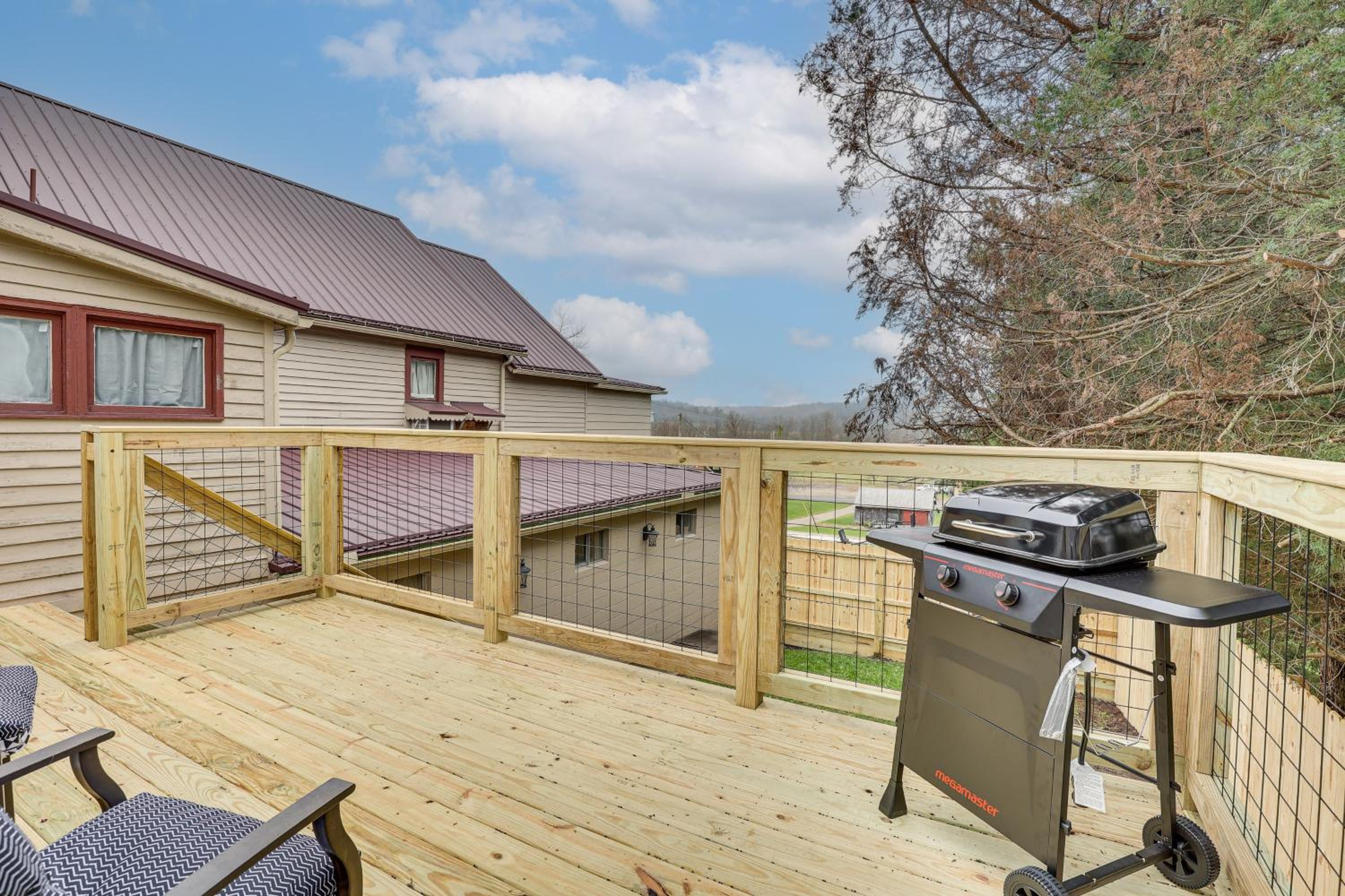 5 Mi to The Wilds Spacious Family Hub, Game Room!