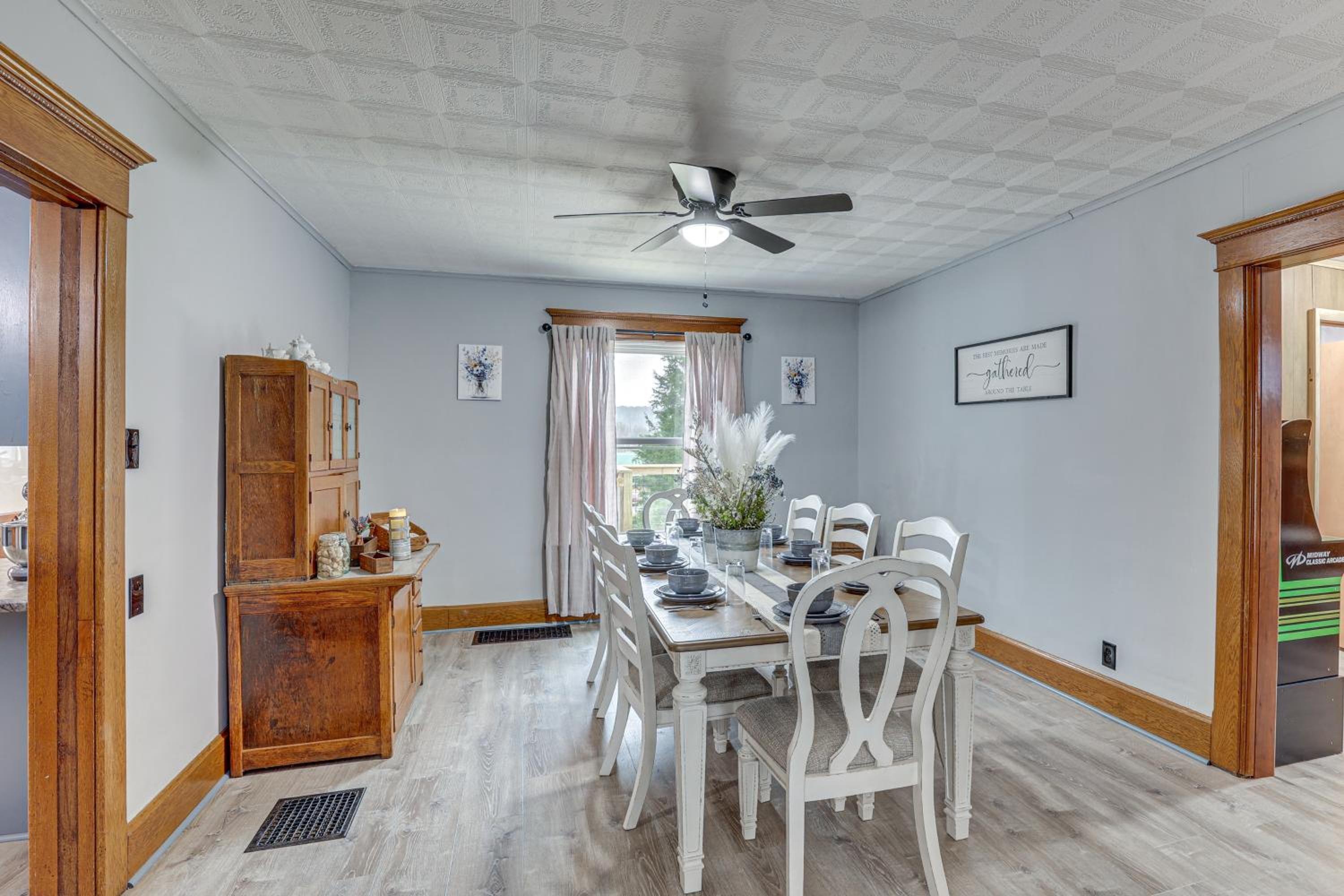 5 Mi to The Wilds Spacious Family Hub, Game Room!