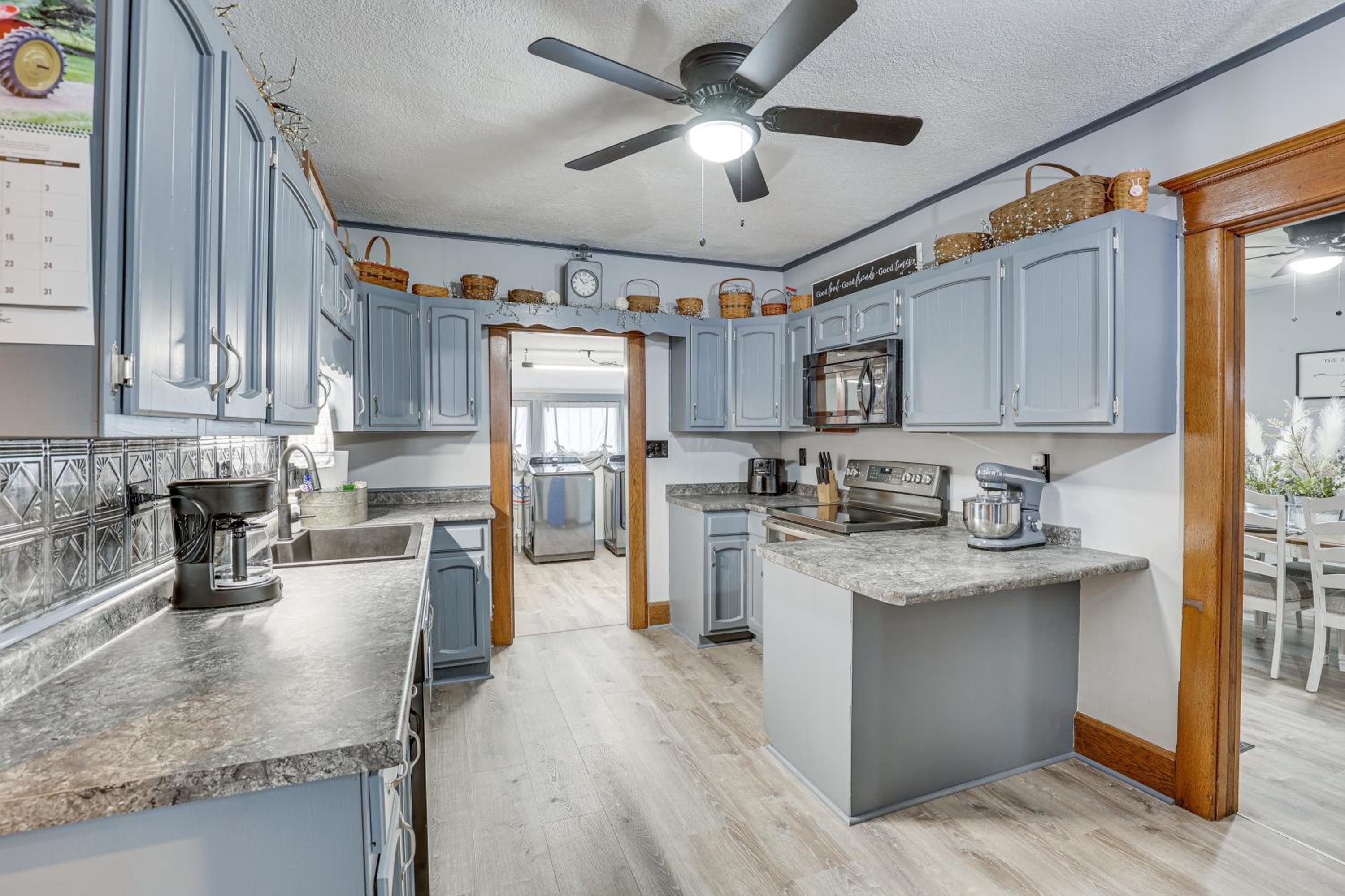 5 Mi to The Wilds Spacious Family Hub, Game Room!