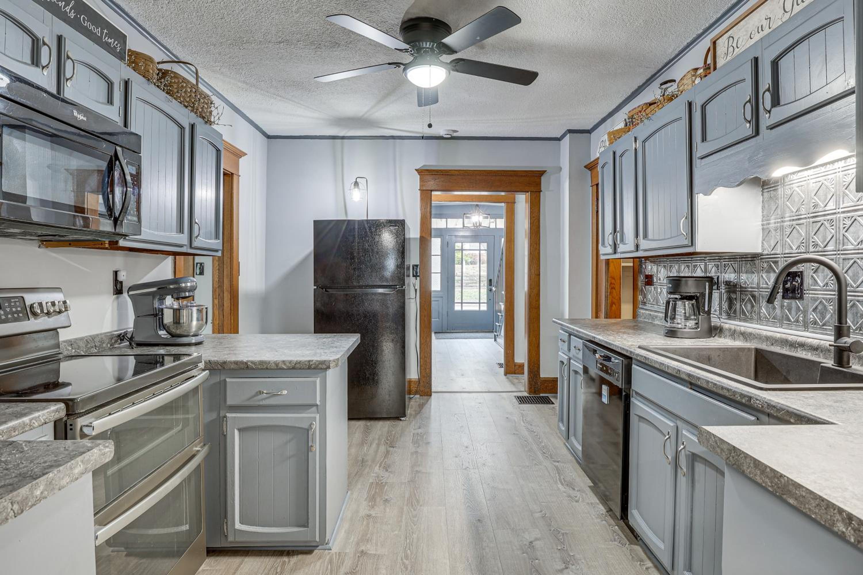 5 Mi to The Wilds Spacious Family Hub, Game Room!