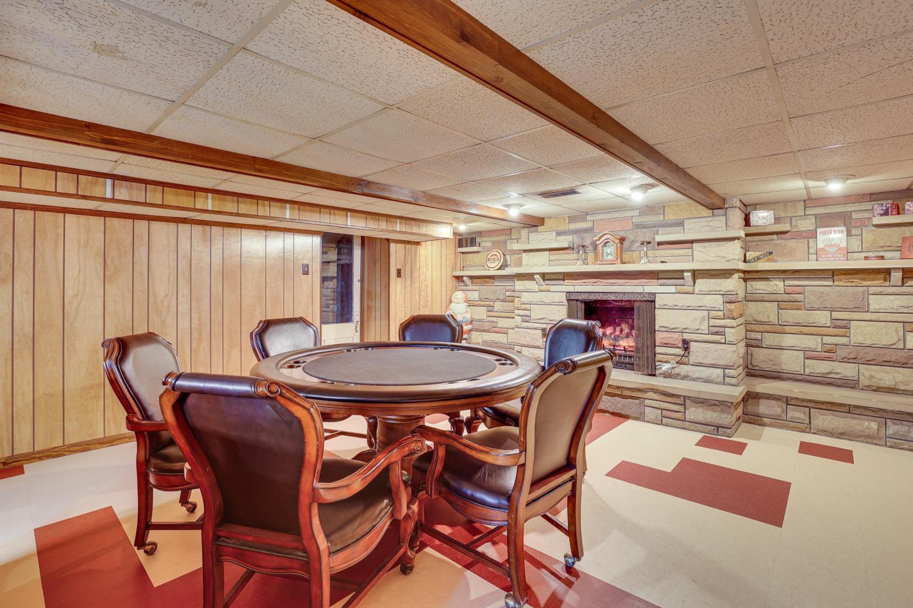 5 Mi to The Wilds Spacious Family Hub, Game Room!