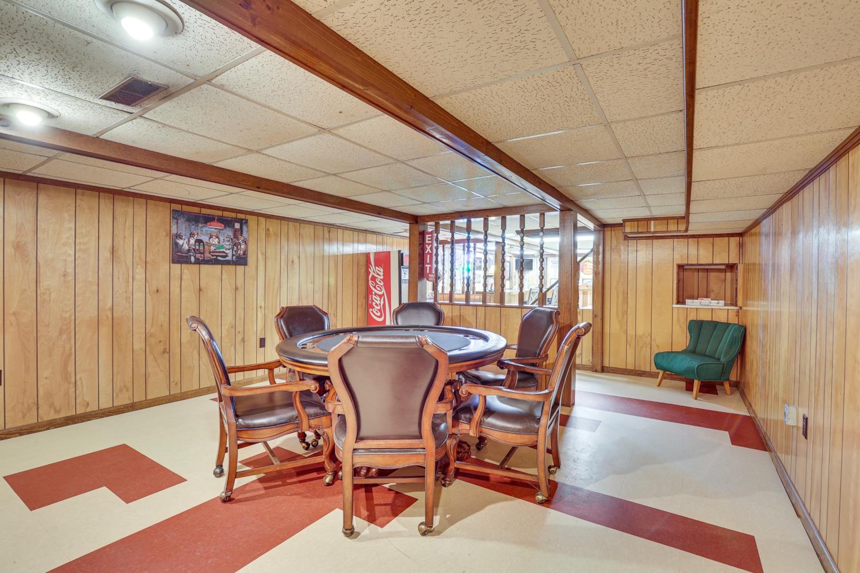5 Mi to The Wilds Spacious Family Hub, Game Room!