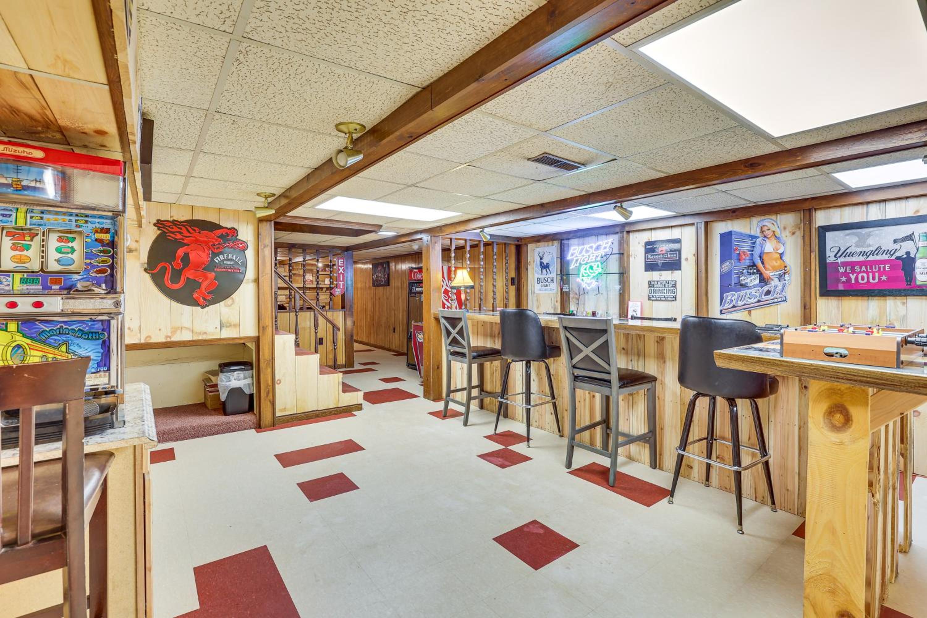 5 Mi to The Wilds Spacious Family Hub, Game Room!