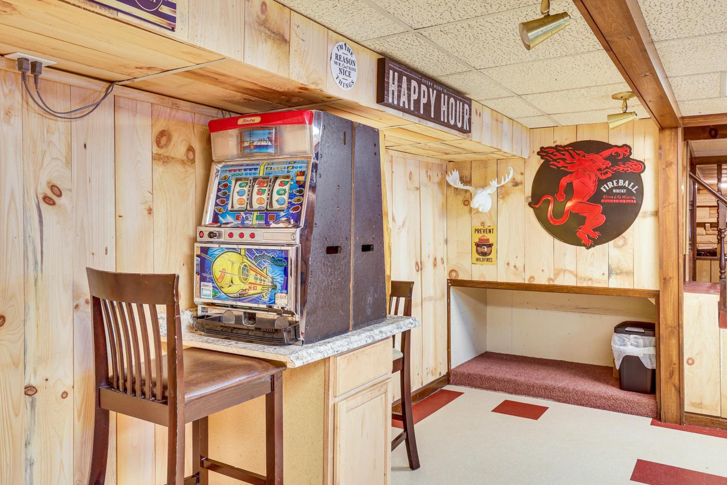5 Mi to The Wilds Spacious Family Hub, Game Room!