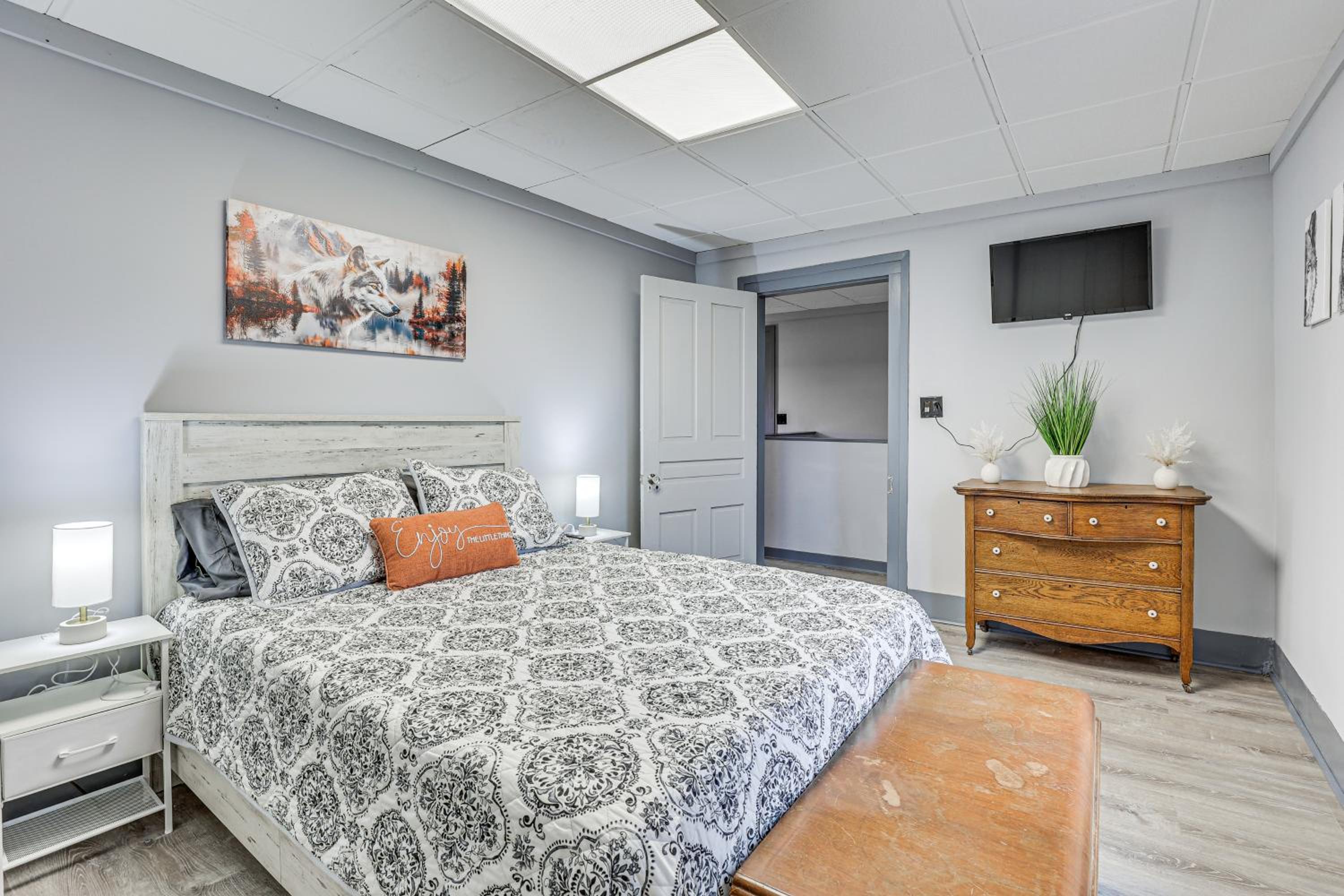 5 Mi to The Wilds Spacious Family Hub, Game Room!